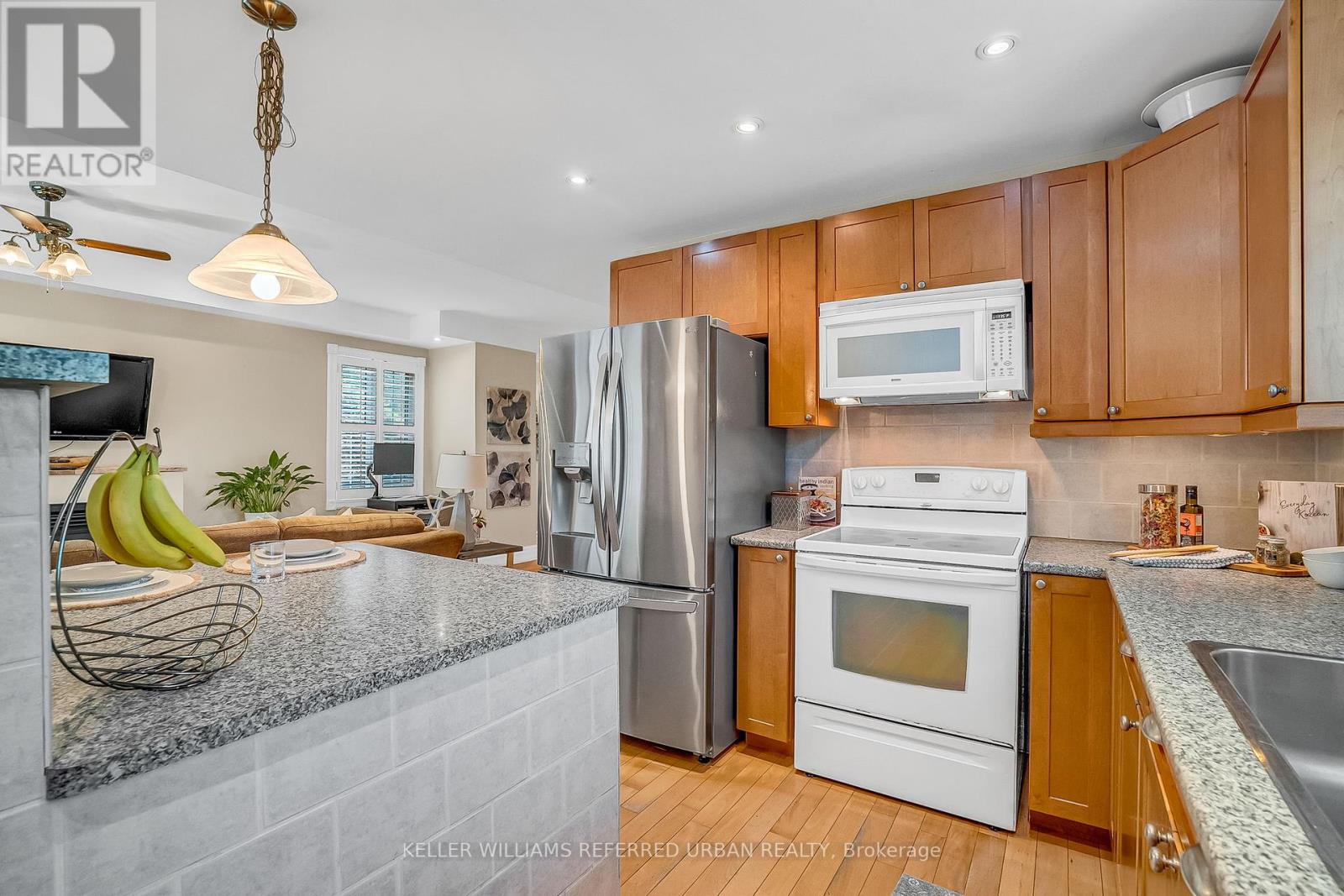 5 Donora Drive, Toronto (Crescent Town), Ontario  M4B 1B3 - Photo 9 - E12210224