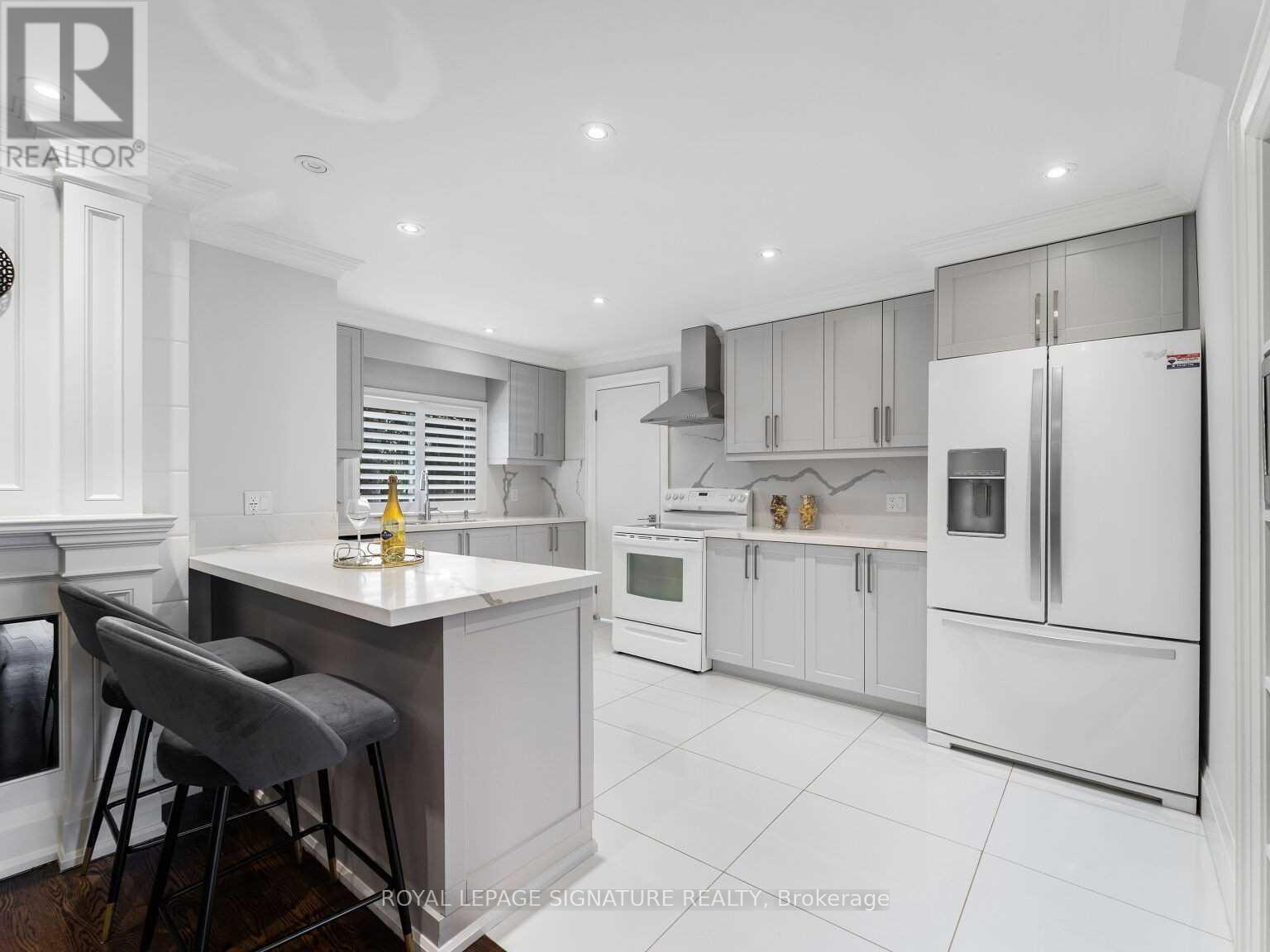 61 Holmstead Avenue, Toronto, Ontario  M4B 1T3 - Photo 11 - E12210256