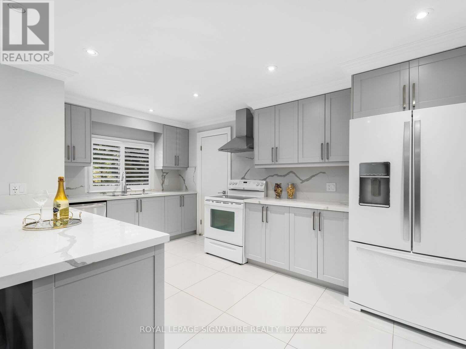 61 Holmstead Avenue, Toronto, Ontario  M4B 1T3 - Photo 12 - E12210256