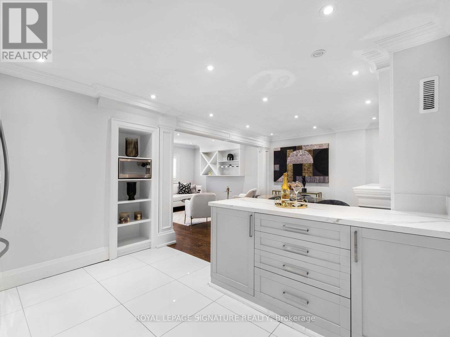 61 Holmstead Avenue, Toronto, Ontario  M4B 1T3 - Photo 16 - E12210256