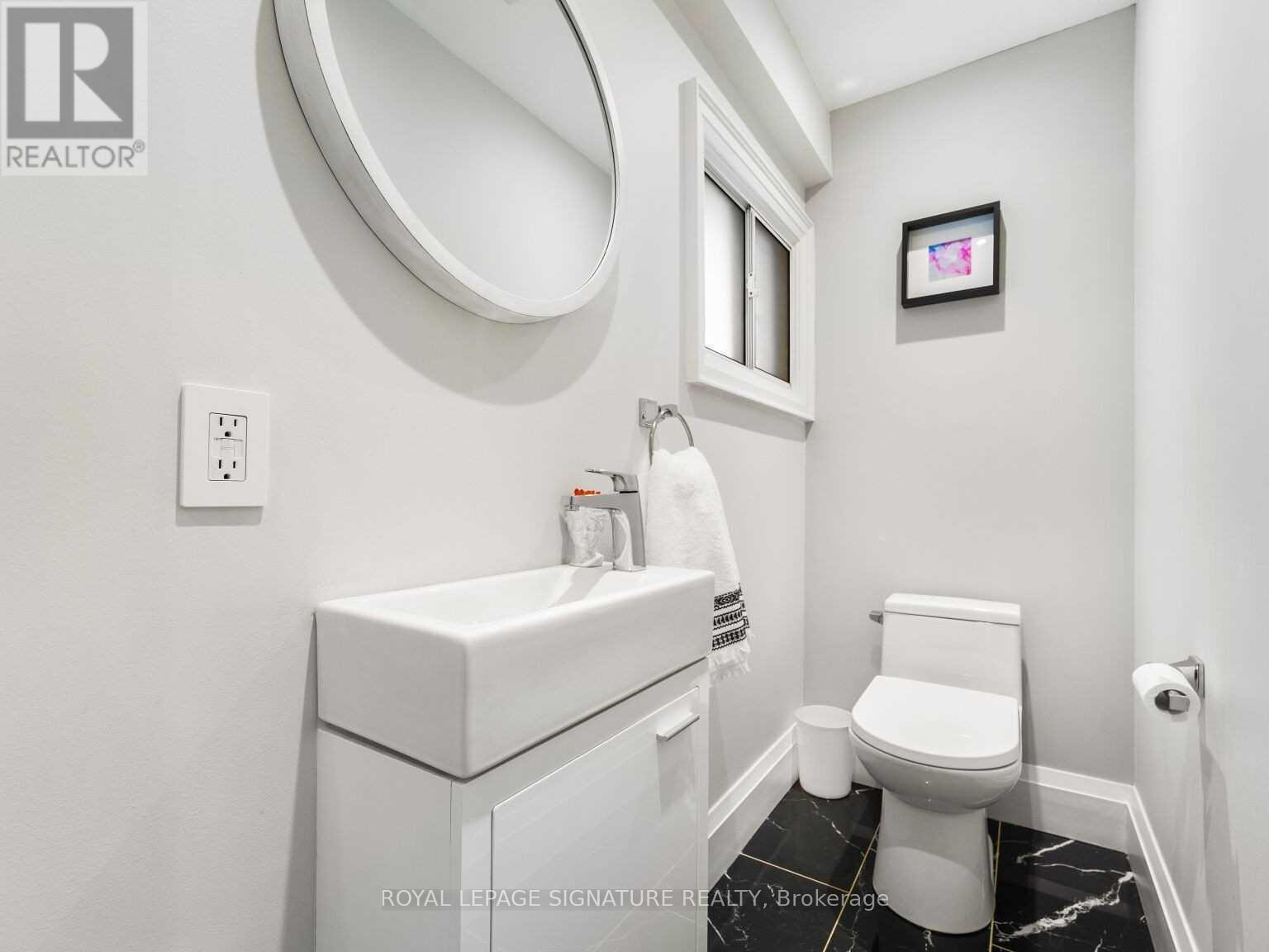 61 Holmstead Avenue, Toronto, Ontario  M4B 1T3 - Photo 17 - E12210256
