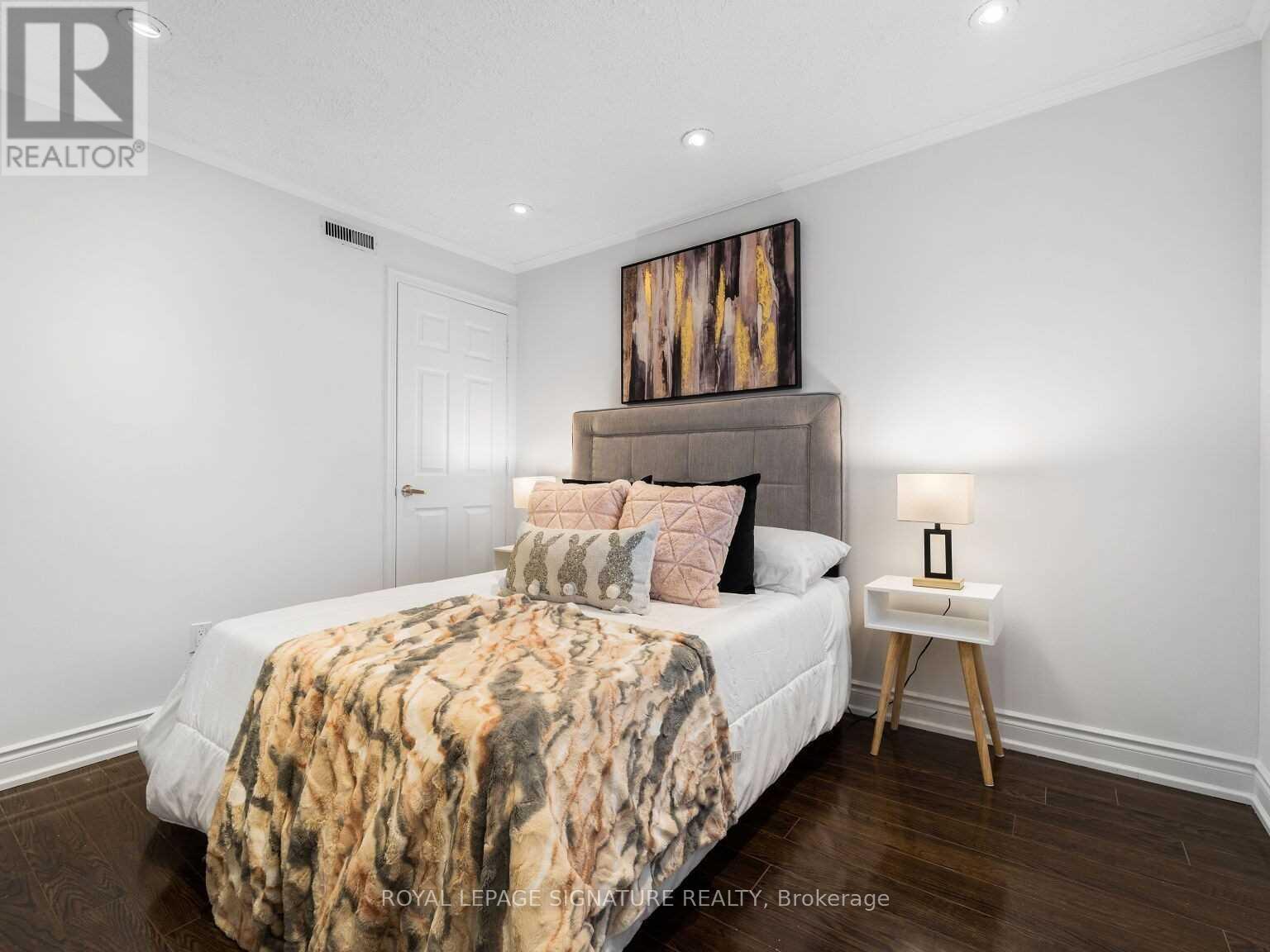 61 Holmstead Avenue, Toronto, Ontario  M4B 1T3 - Photo 19 - E12210256