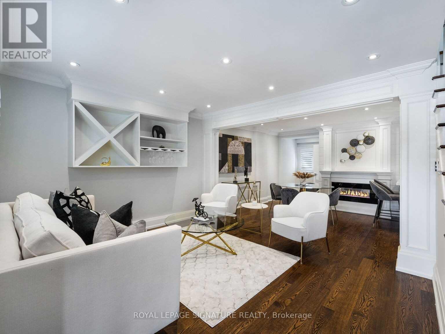 61 Holmstead Avenue, Toronto, Ontario  M4B 1T3 - Photo 2 - E12210256