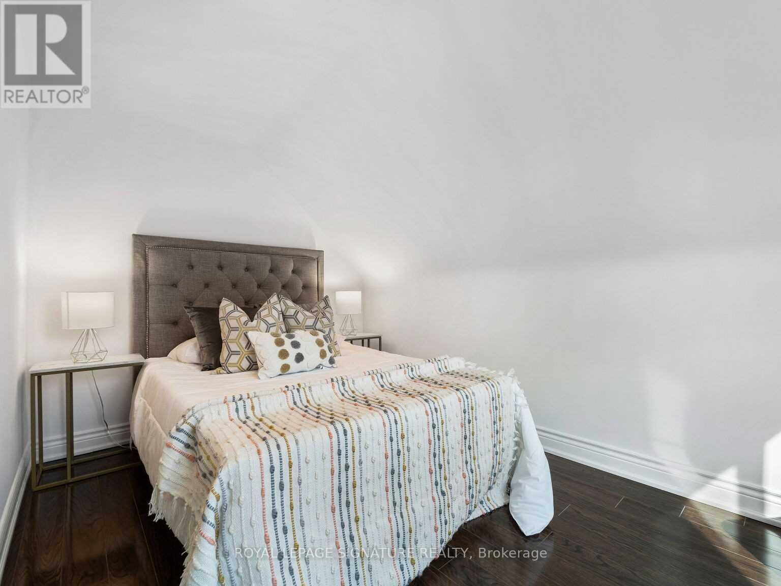 61 Holmstead Avenue, Toronto, Ontario  M4B 1T3 - Photo 23 - E12210256