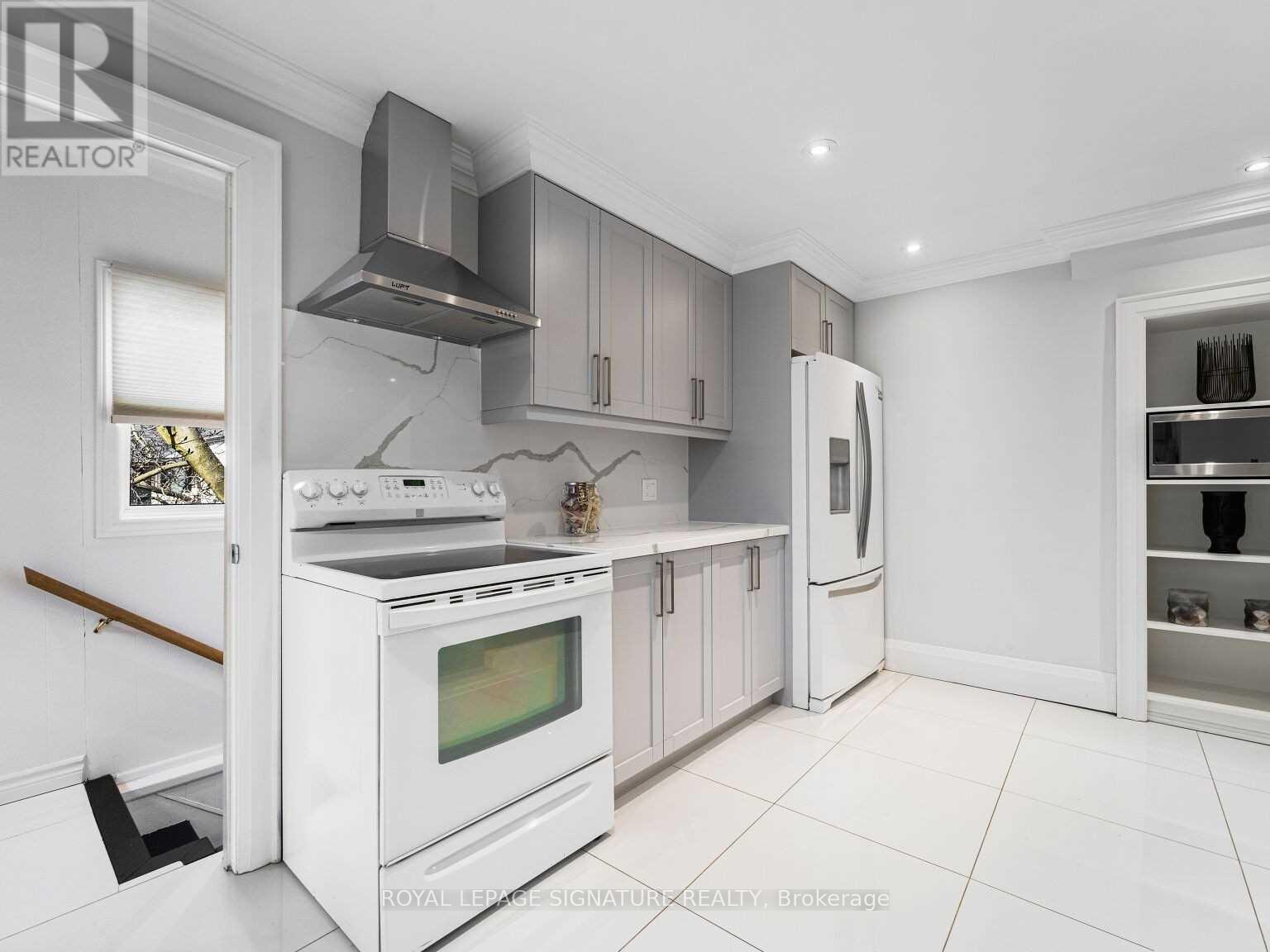 61 Holmstead Avenue, Toronto, Ontario  M4B 1T3 - Photo 27 - E12210256