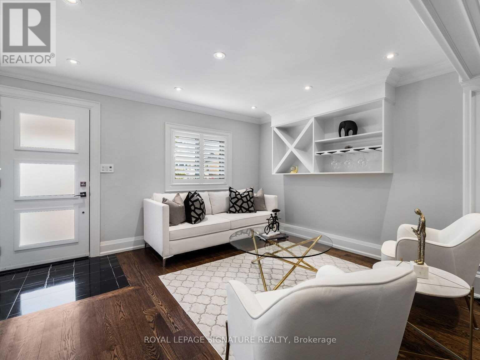61 Holmstead Avenue, Toronto, Ontario  M4B 1T3 - Photo 3 - E12210256