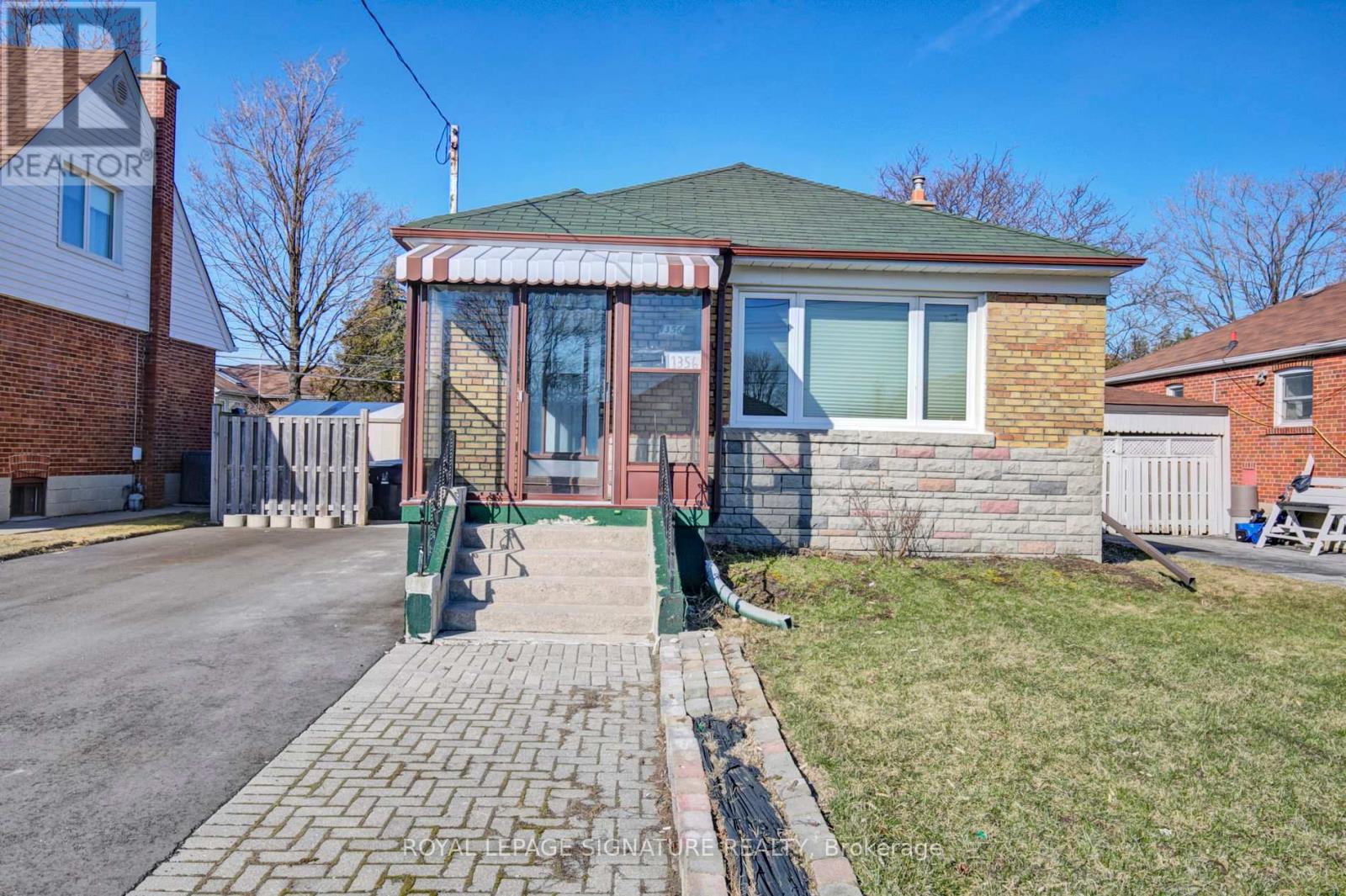 Bsmt 2 - 1356 Pharmacy Avenue, Toronto, Ontario  M1R 2J5 - Photo 1 - E12210405