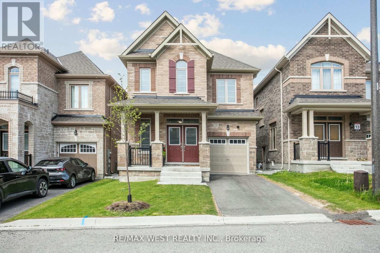 10 VIOLA STREET, East Gwillimbury, Ontario