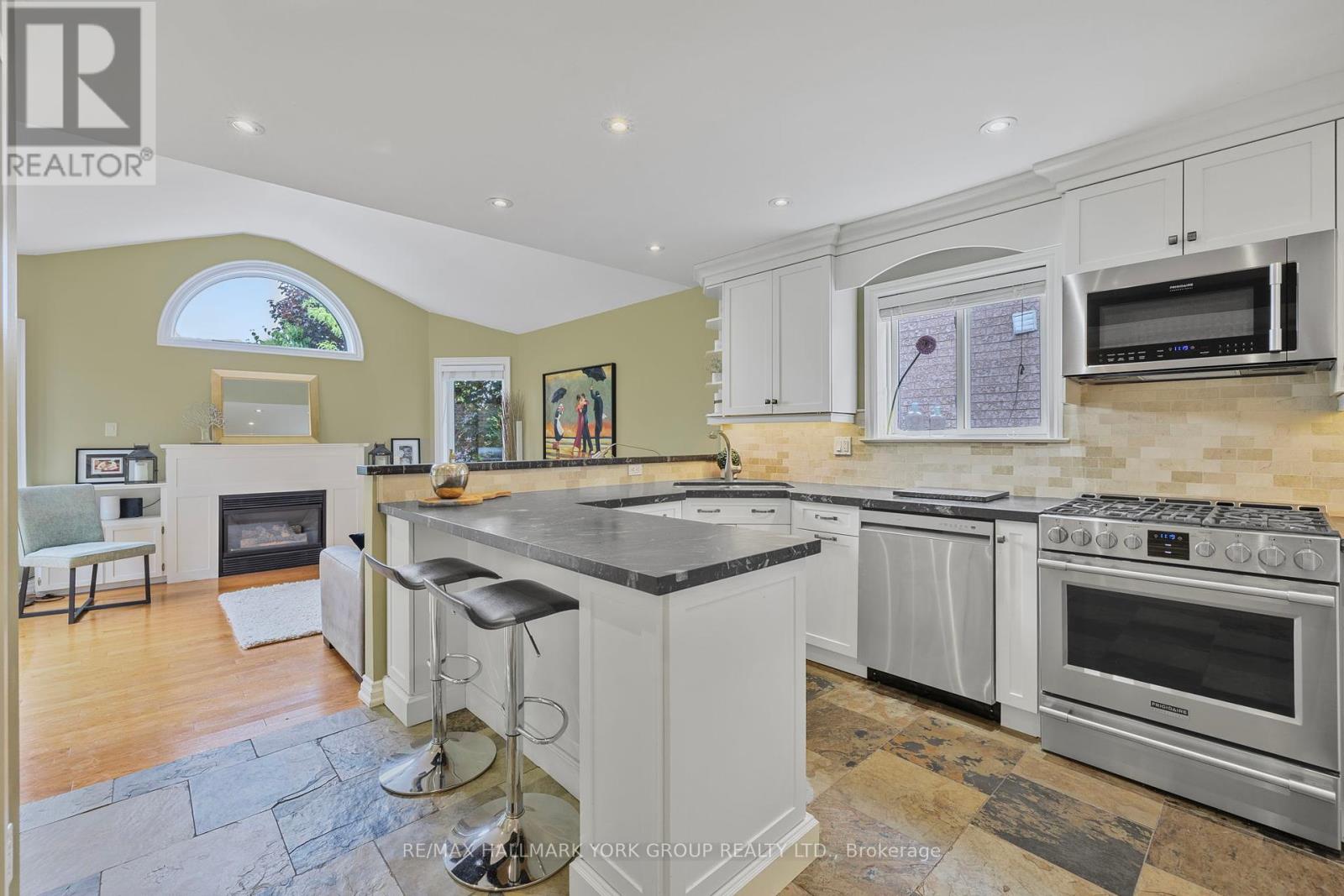 110 Rush Road, Aurora, Ontario  L4G 7G5 - Photo 6 - N12210260
