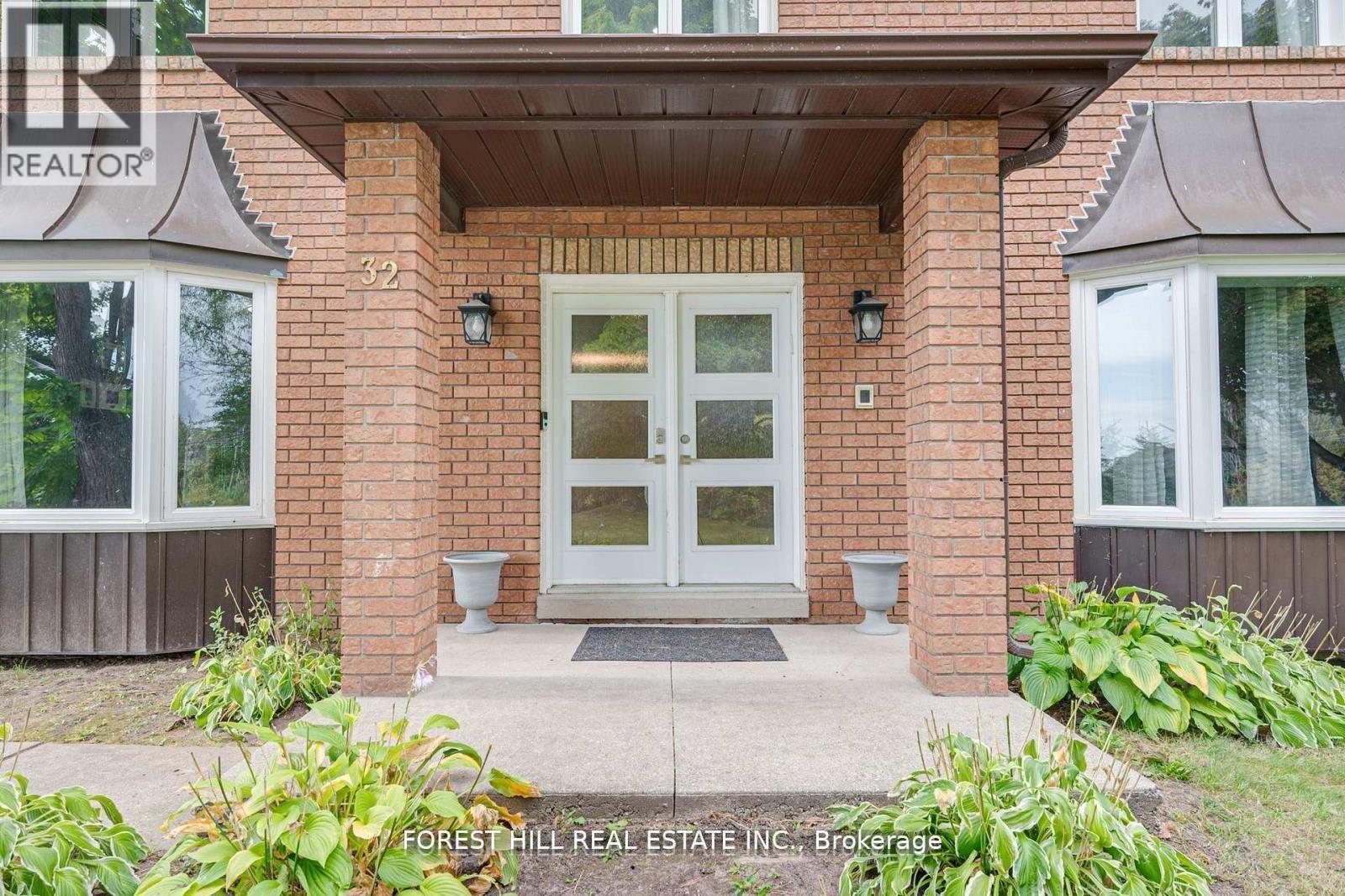 32 Grandview Crescent, Bradford West Gwillimbury, Ontario  L3Z 3L1 - Photo 2 - N12210343