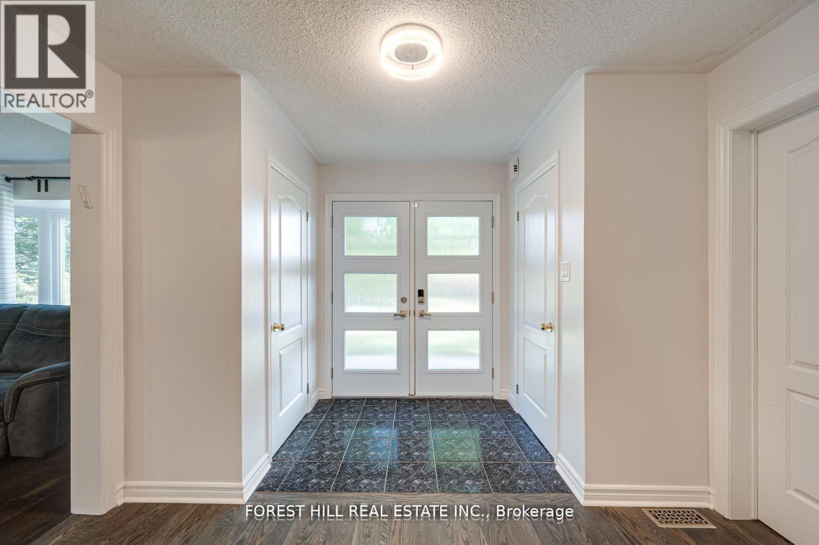 32 Grandview Crescent, Bradford West Gwillimbury, Ontario  L3Z 3L1 - Photo 3 - N12210343
