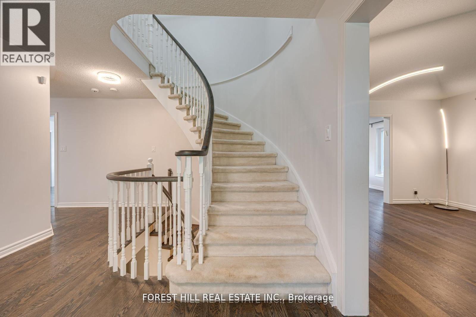 32 Grandview Crescent, Bradford West Gwillimbury, Ontario  L3Z 3L1 - Photo 4 - N12210343