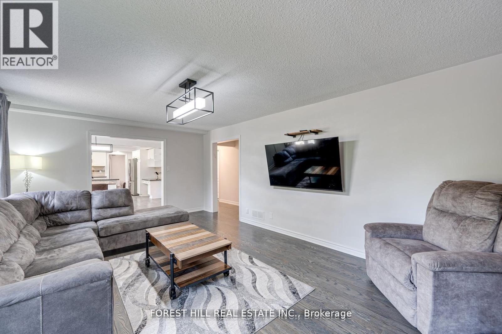 32 Grandview Crescent, Bradford West Gwillimbury, Ontario  L3Z 3L1 - Photo 6 - N12210343