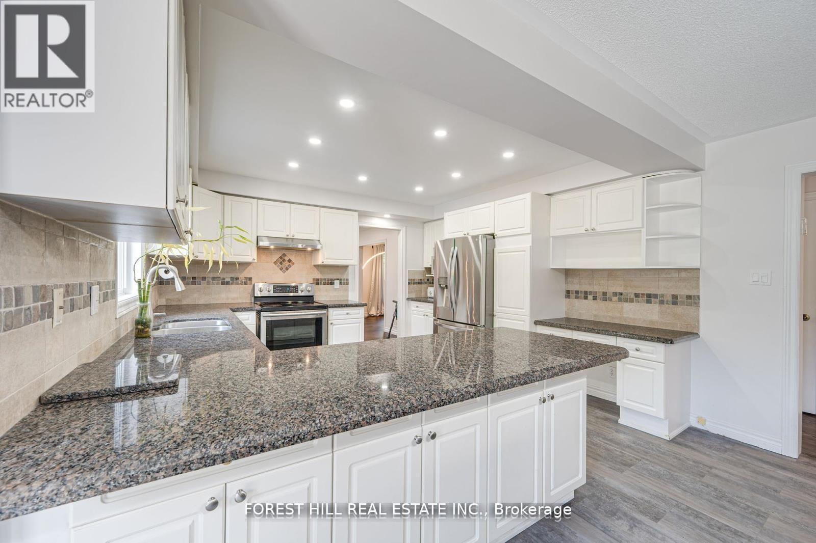 32 Grandview Crescent, Bradford West Gwillimbury, Ontario  L3Z 3L1 - Photo 9 - N12210343