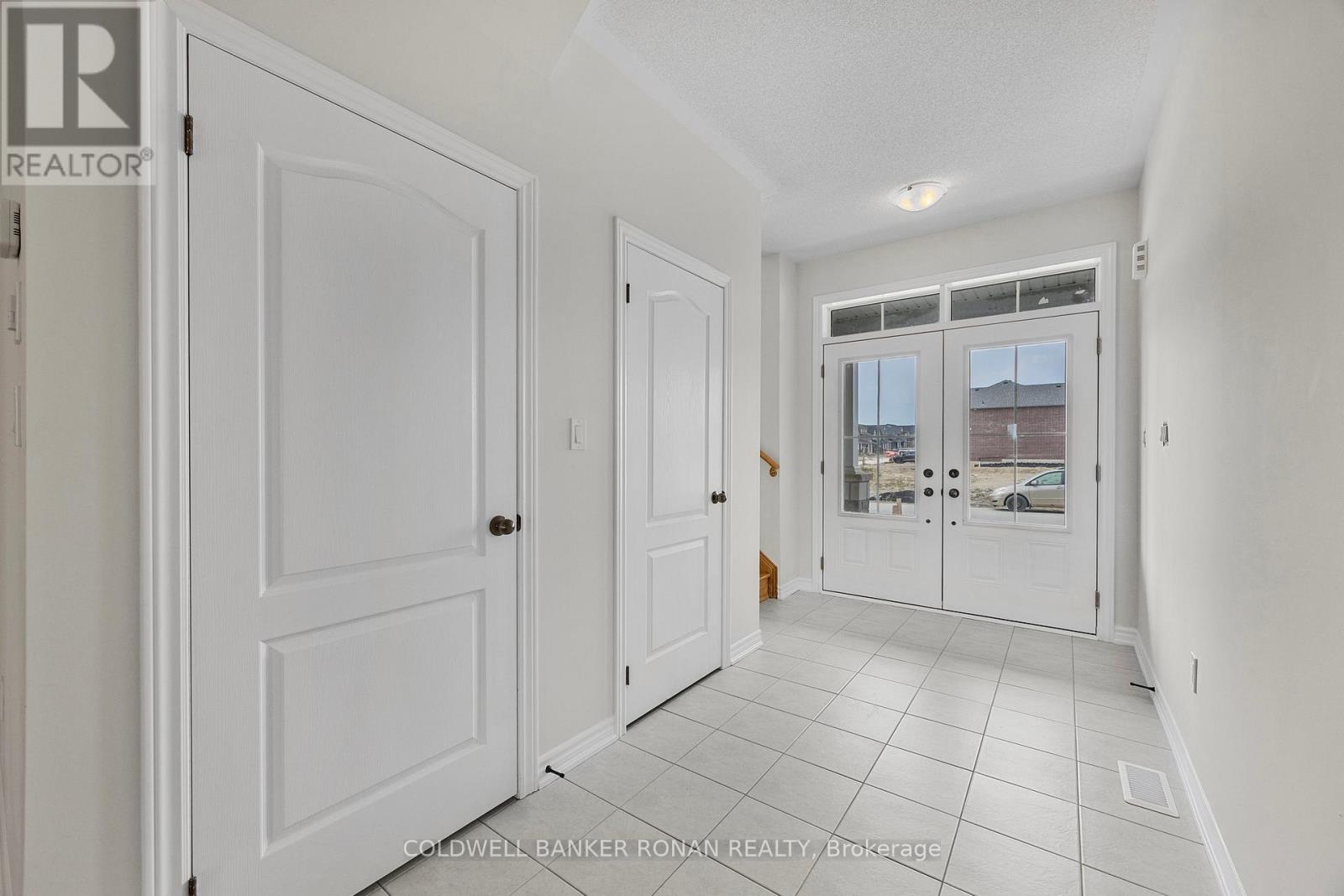 23 Fenn Crescent, New Tecumseth, Ontario  L9R 1V4 - Photo 4 - N12210402