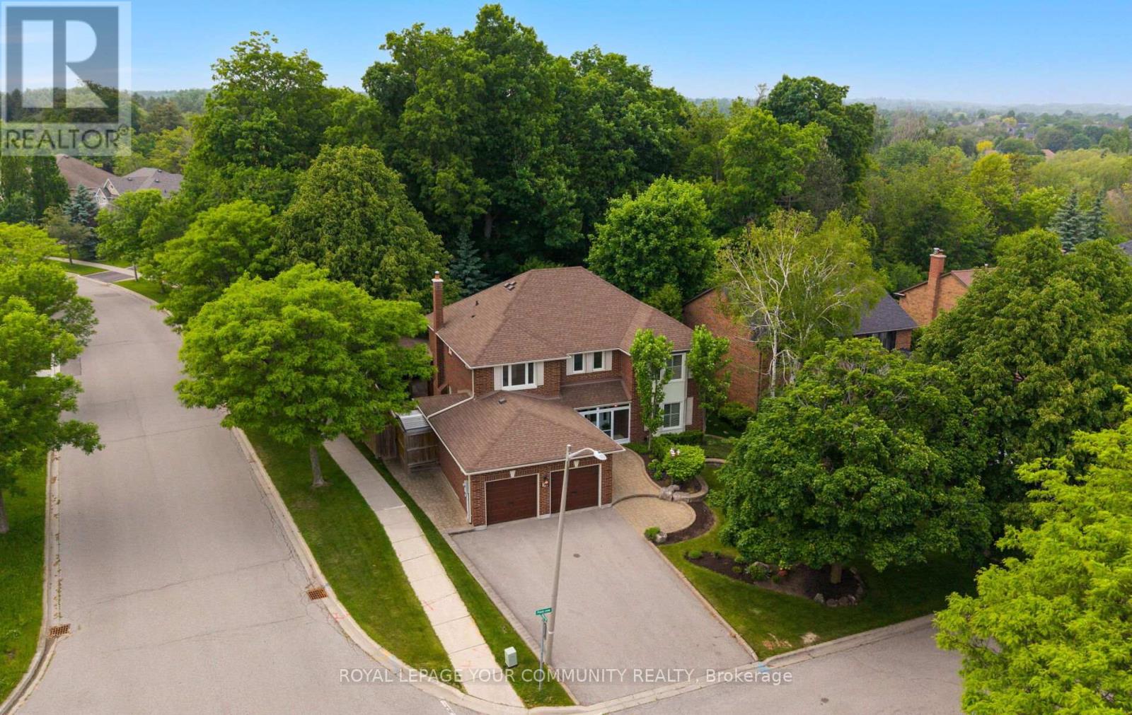 56 Petch Crescent, Aurora, Ontario  L4G 5N9 - Photo 2 - N12210423