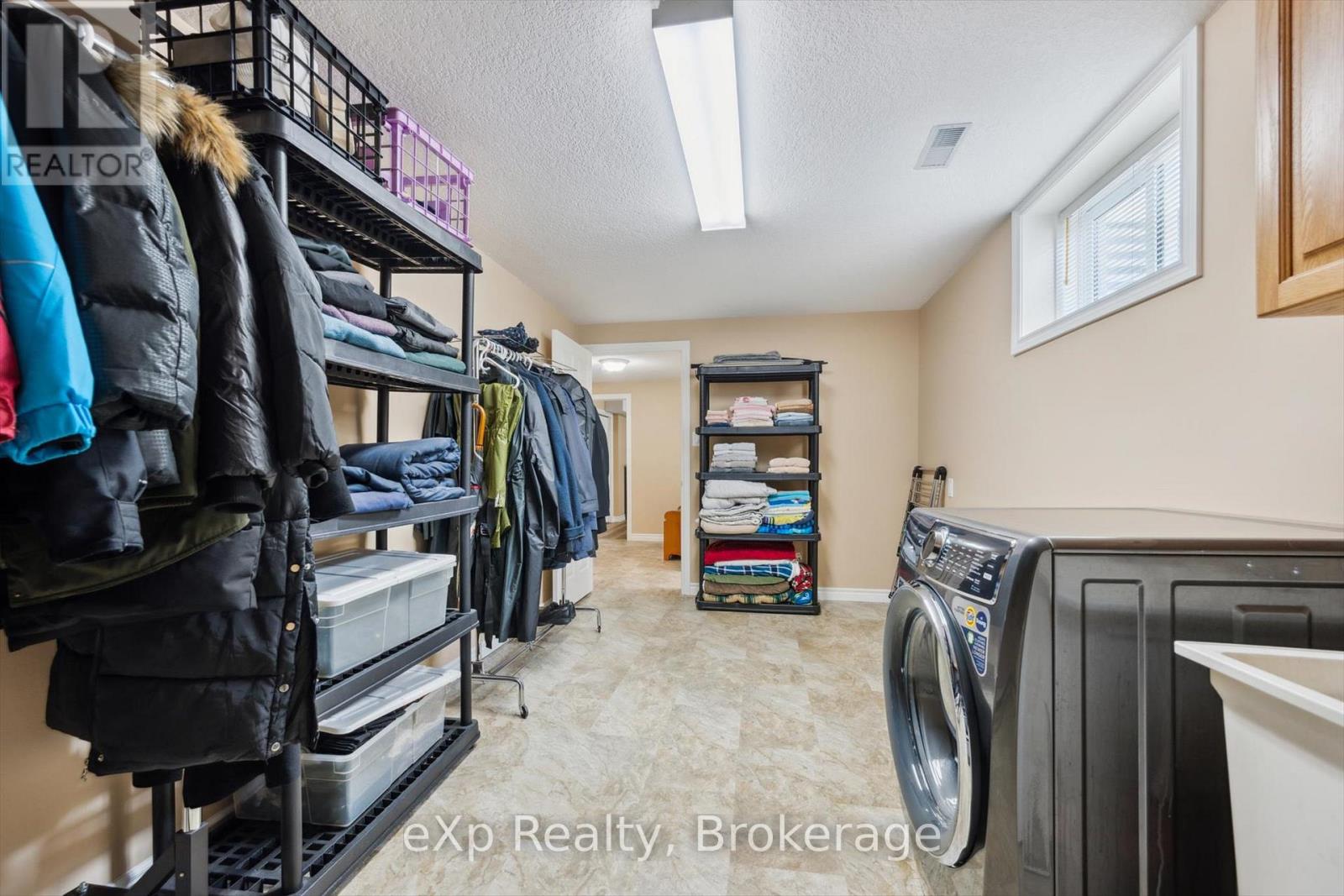 916 Keewatin Place, Kitchener, Ontario  N2B 3W4 - Photo 28 - X12206893