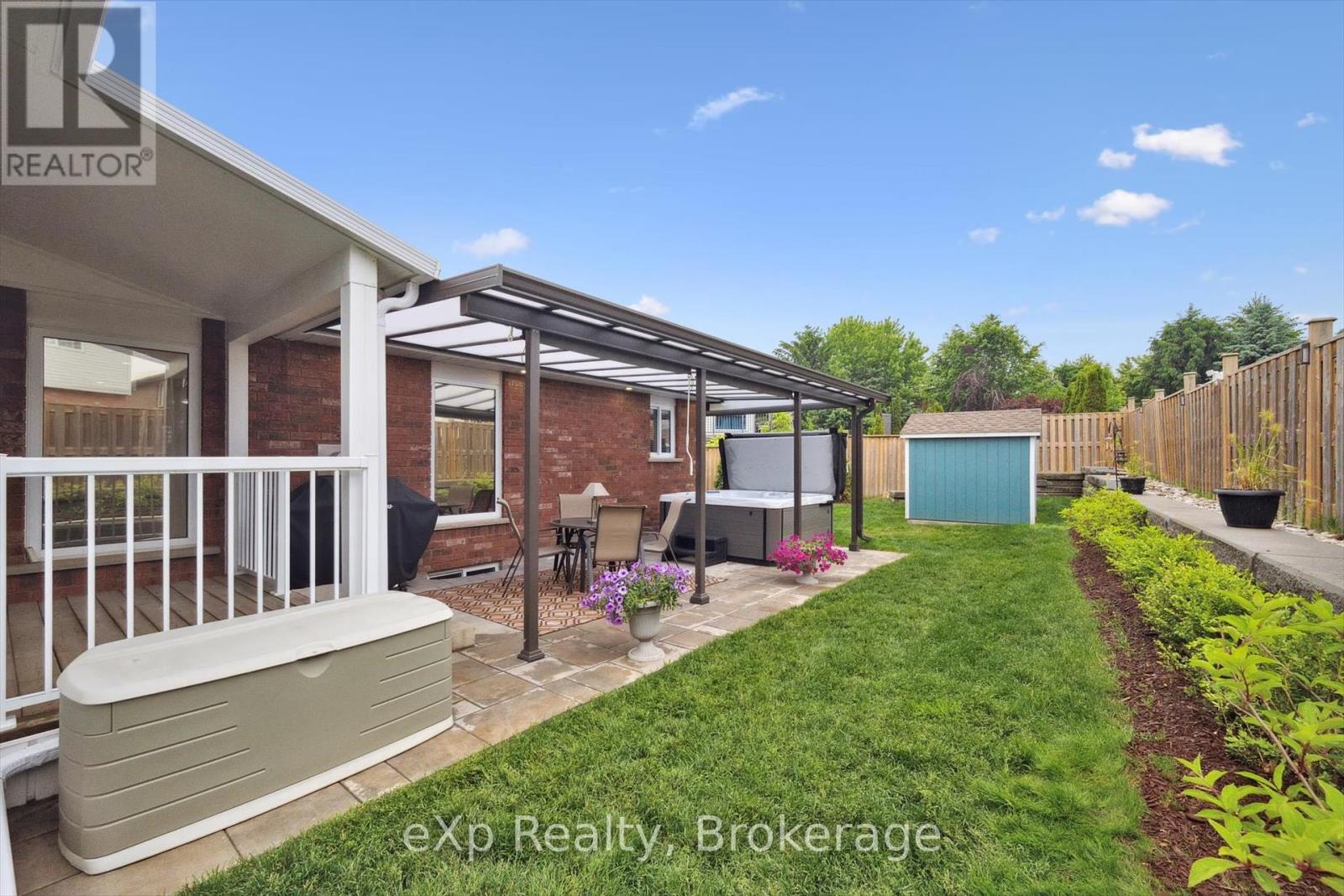 916 Keewatin Place, Kitchener, Ontario  N2B 3W4 - Photo 31 - X12206893