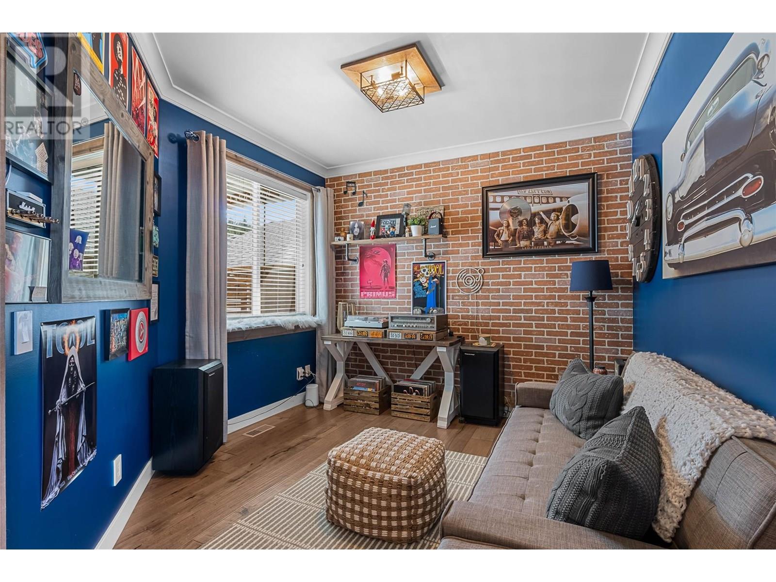 Property at 1559 EMERALD Drive image 5