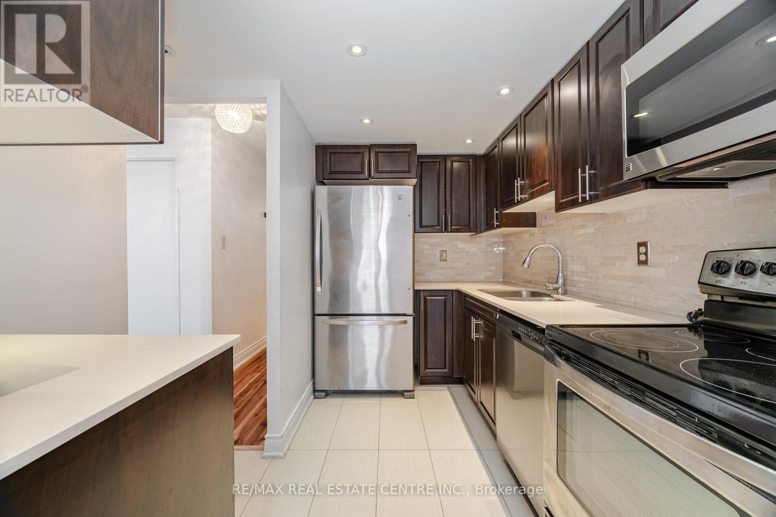 811 - 115 Hillcrest Avenue, Mississauga, Ontario  L5B 3Y9 - Photo 16 - W12210175