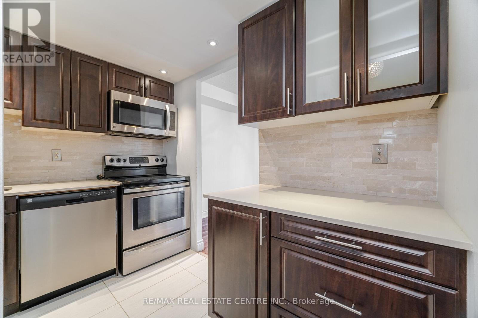 811 - 115 Hillcrest Avenue, Mississauga, Ontario  L5B 3Y9 - Photo 18 - W12210175