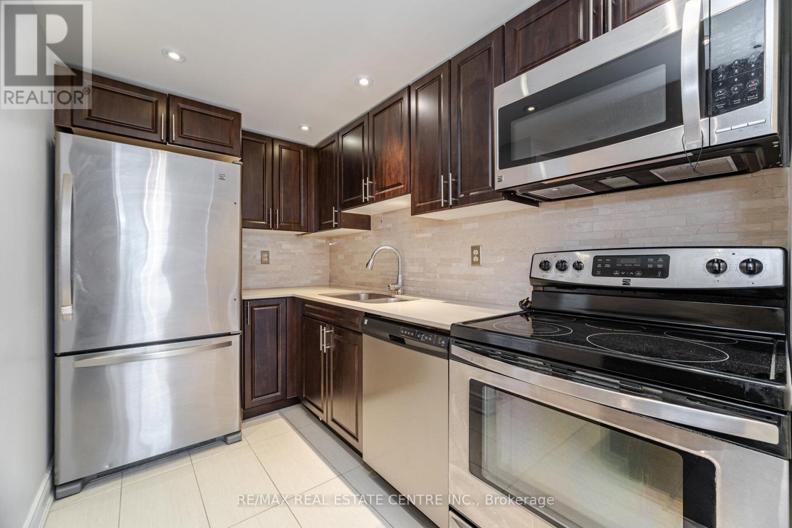 811 - 115 Hillcrest Avenue, Mississauga, Ontario  L5B 3Y9 - Photo 19 - W12210175