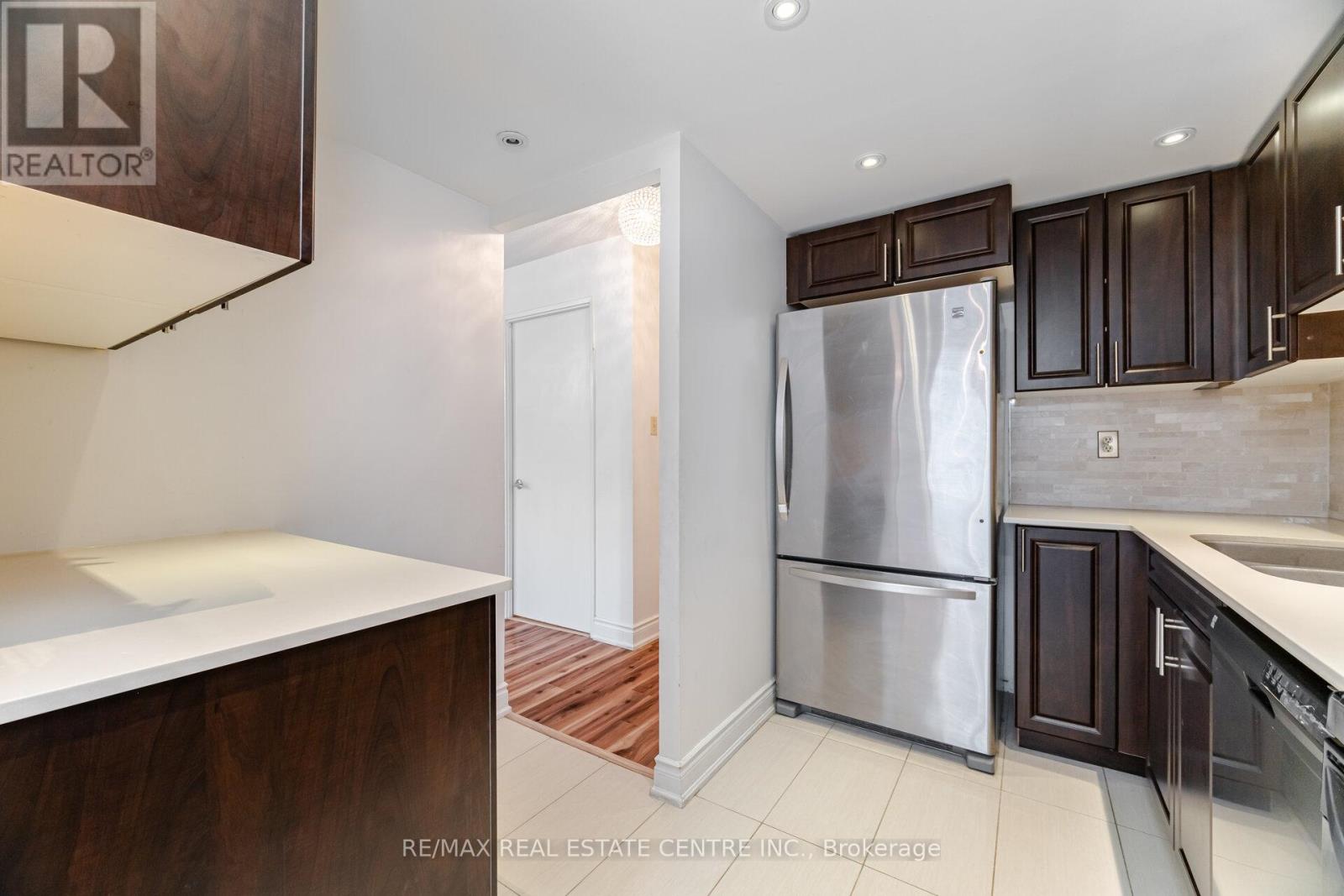 811 - 115 Hillcrest Avenue, Mississauga, Ontario  L5B 3Y9 - Photo 21 - W12210175