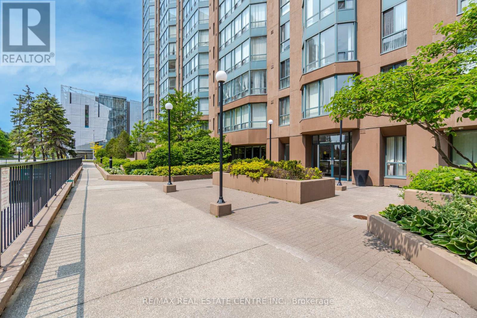 811 - 115 Hillcrest Avenue, Mississauga, Ontario  L5B 3Y9 - Photo 3 - W12210175