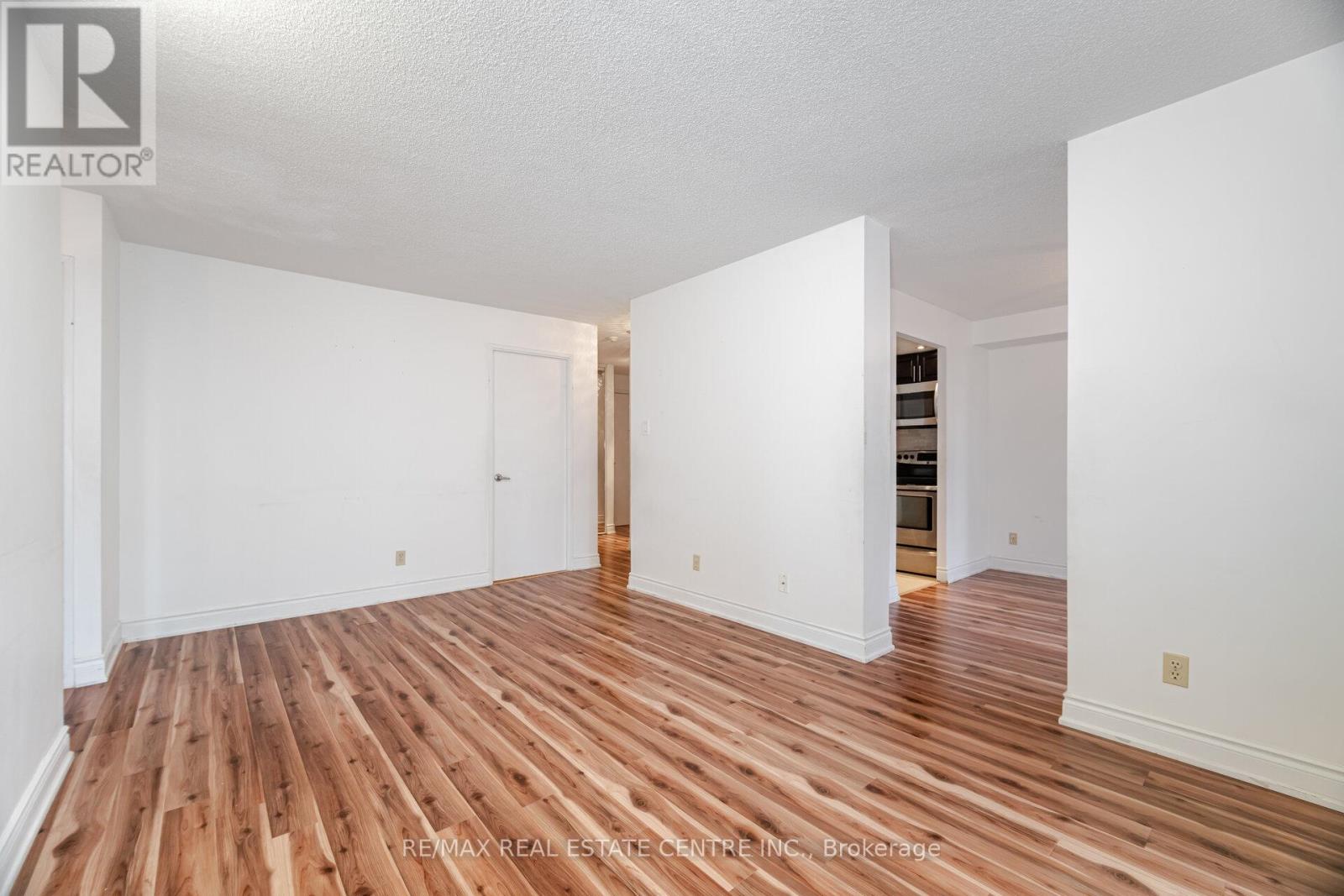 811 - 115 Hillcrest Avenue, Mississauga, Ontario  L5B 3Y9 - Photo 8 - W12210175
