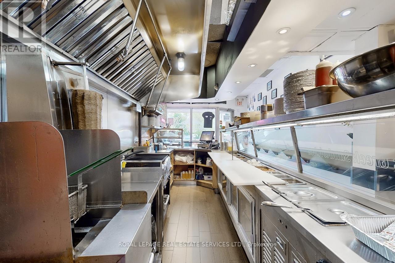 2184 Bloor Street W, Toronto, Ontario  M6S 1N3 - Photo 11 - W12210194