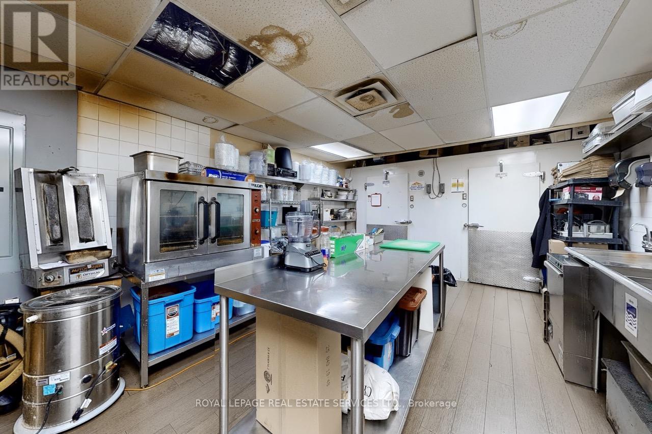 2184 Bloor Street W, Toronto, Ontario  M6S 1N3 - Photo 21 - W12210194