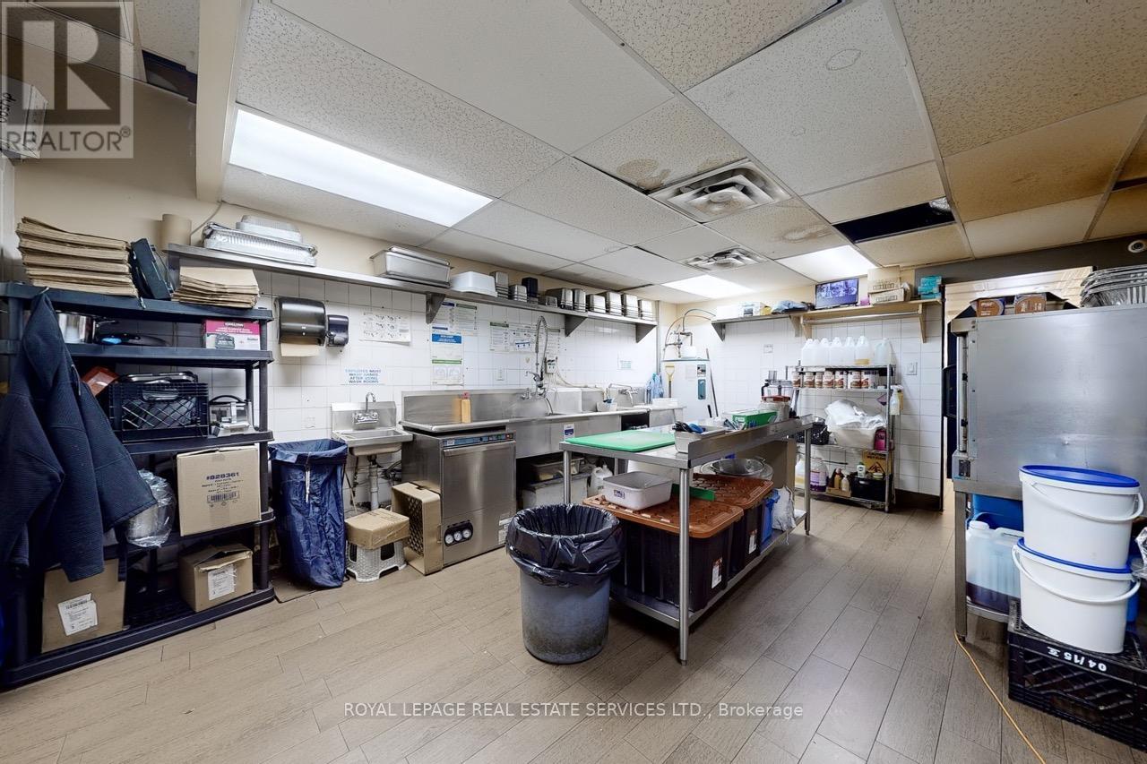 2184 Bloor Street W, Toronto, Ontario  M6S 1N3 - Photo 24 - W12210194