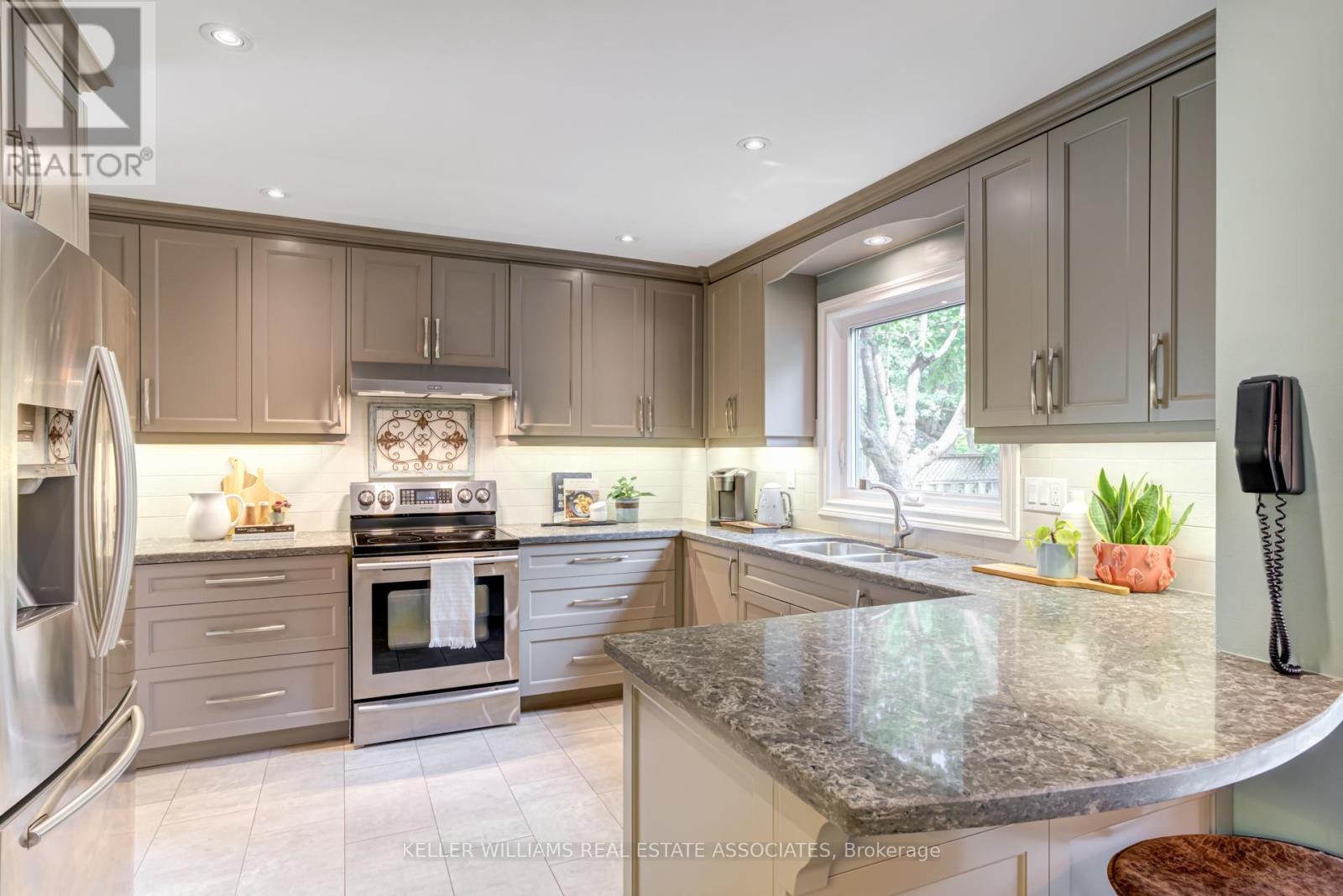 2945 Pettigrew Crescent, Mississauga, Ontario  L5L 4X1 - Photo 10 - W12210199