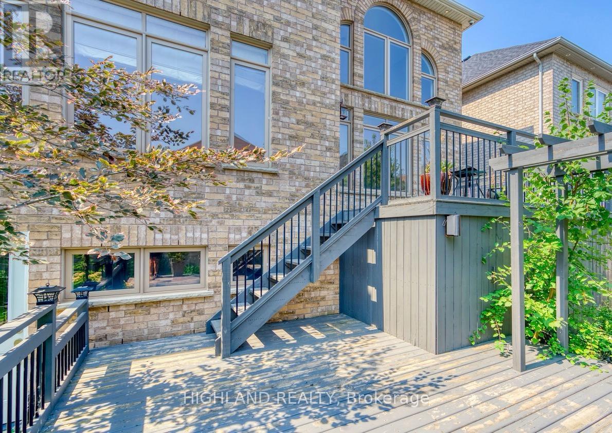 1342 Kestell Boulevard, Oakville, Ontario  L6H 0C8 - Photo 4 - W12210232