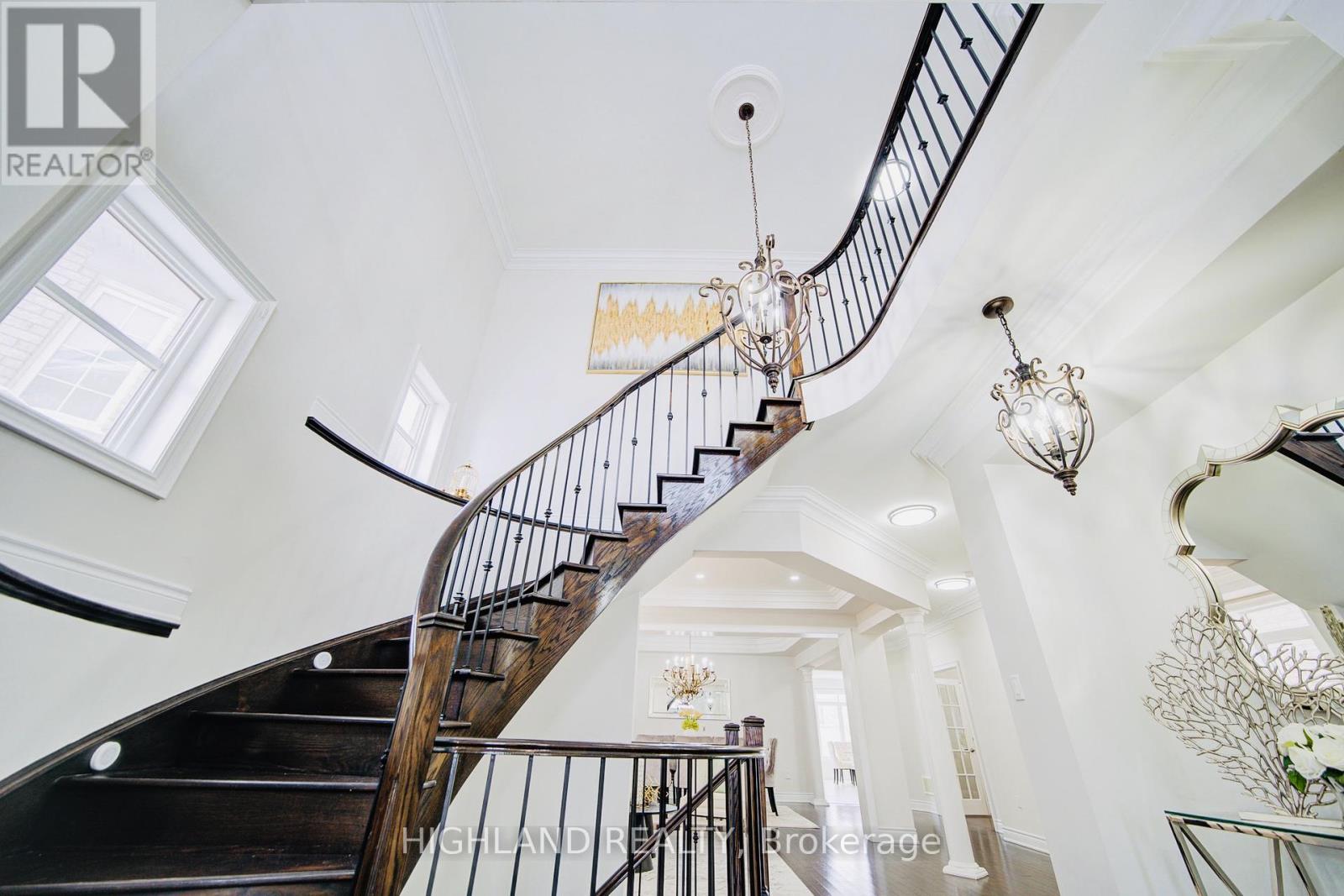 1342 Kestell Boulevard, Oakville, Ontario  L6H 0C8 - Photo 9 - W12210232