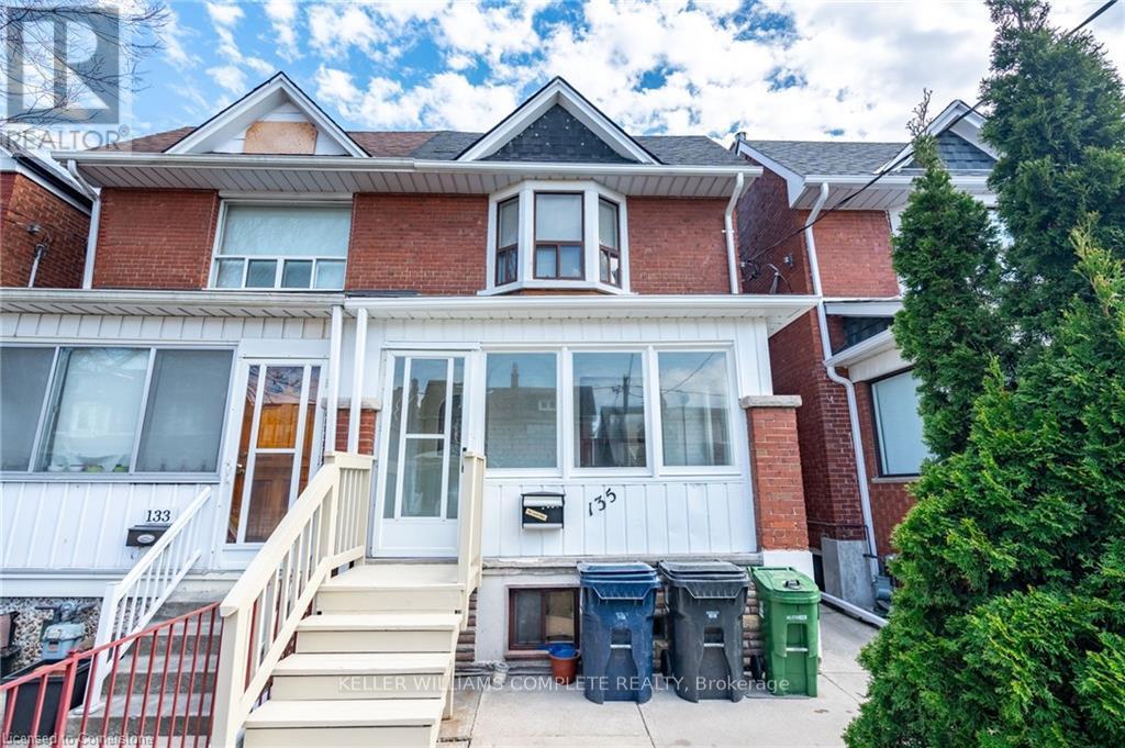 135 HOPE STREET, Toronto, Ontario