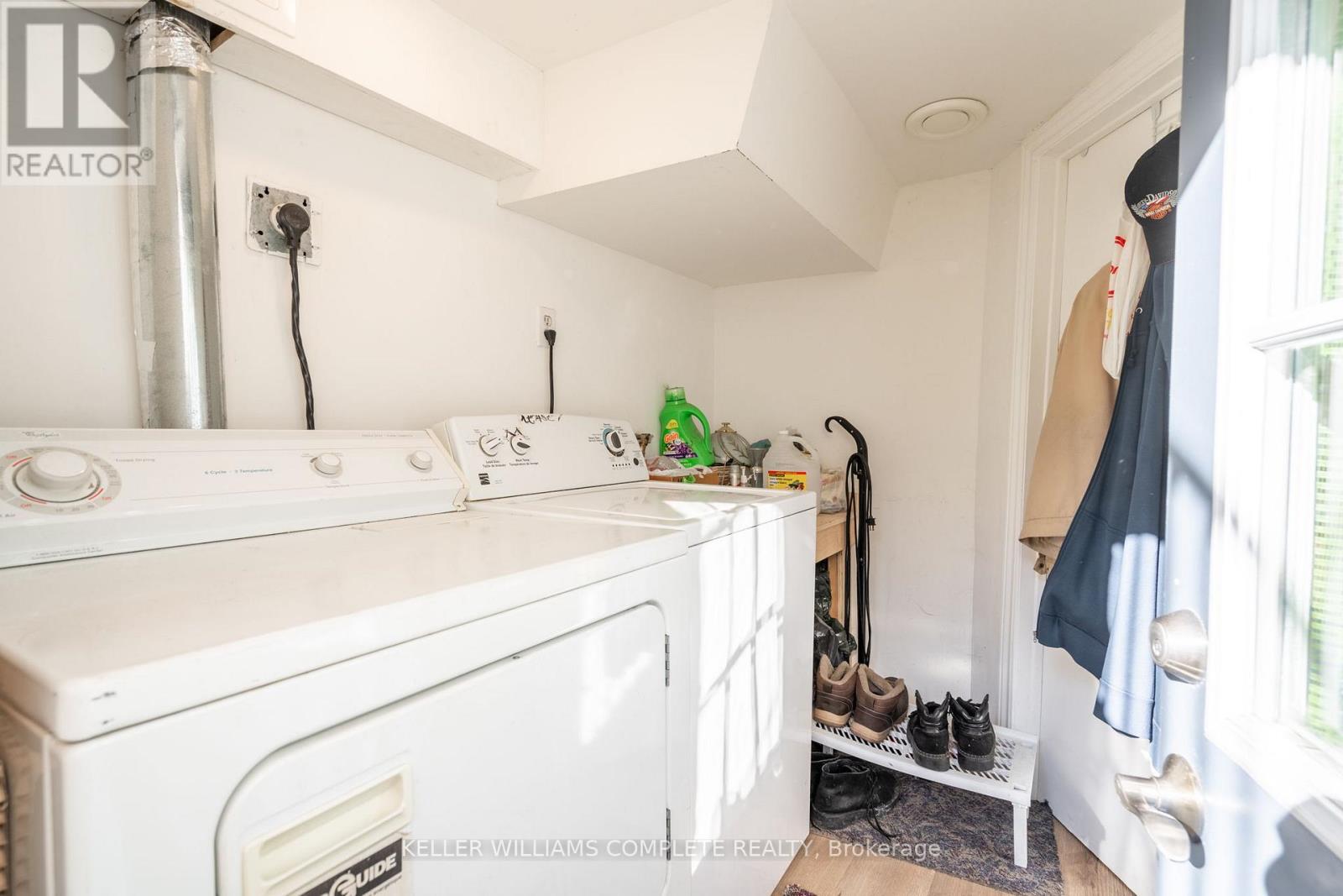 135 Hope Street, Toronto, Ontario  M6E 1K2 - Photo 31 - W12210242