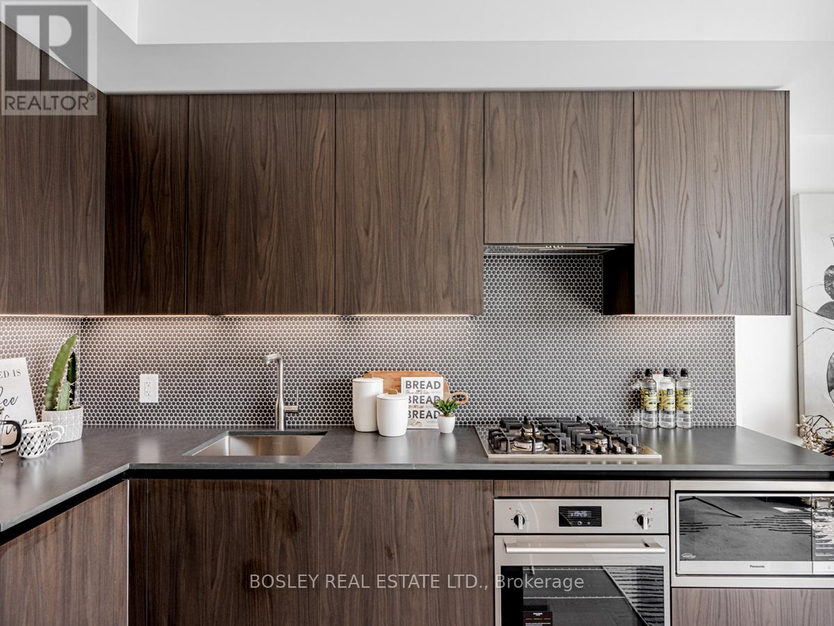406 - 2720 Dundas Street W, Toronto, Ontario  M6P 1Y2 - Photo 10 - W12210258