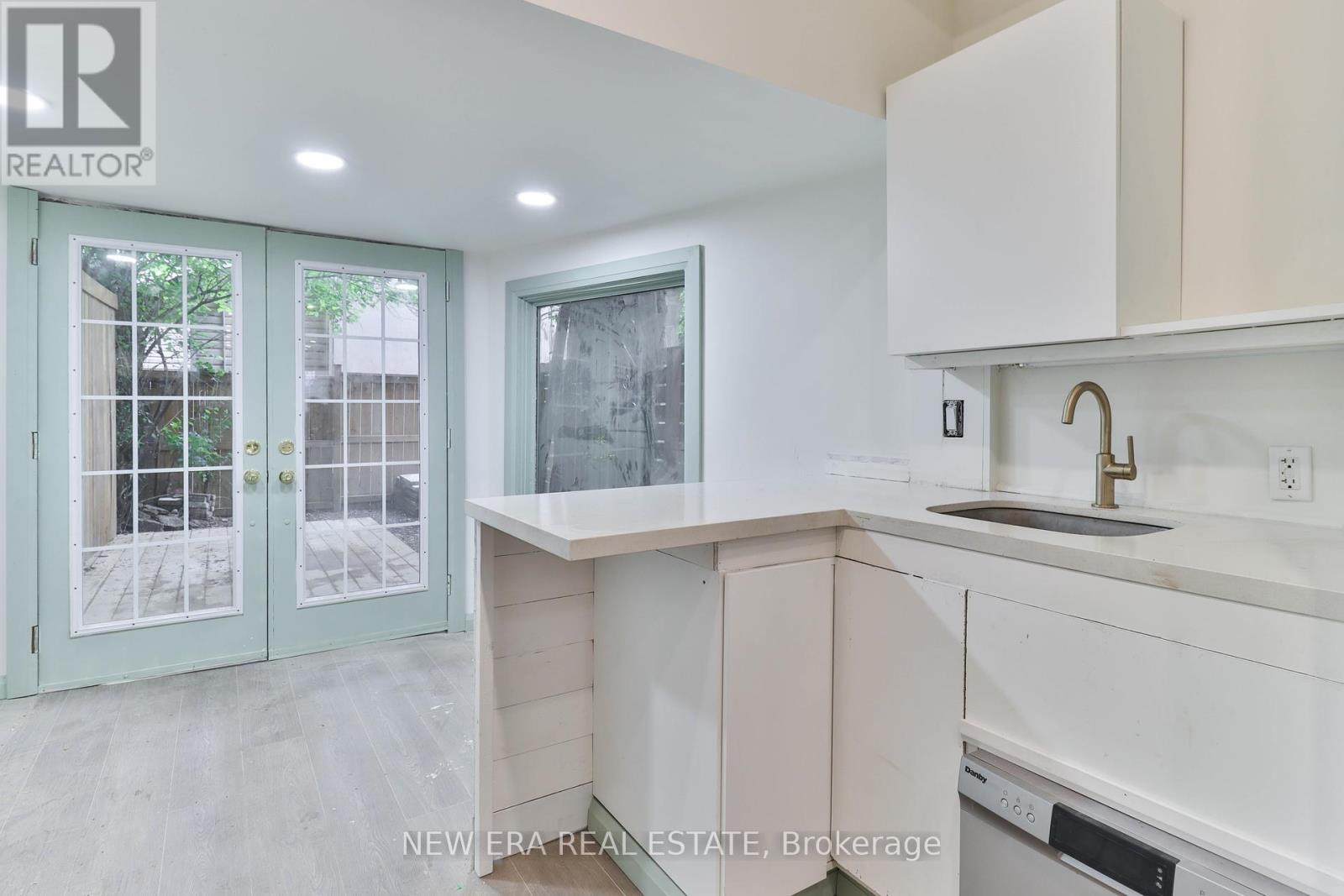 990 Dovercourt Road, Toronto, Ontario  M6H 2X5 - Photo 17 - W12210261