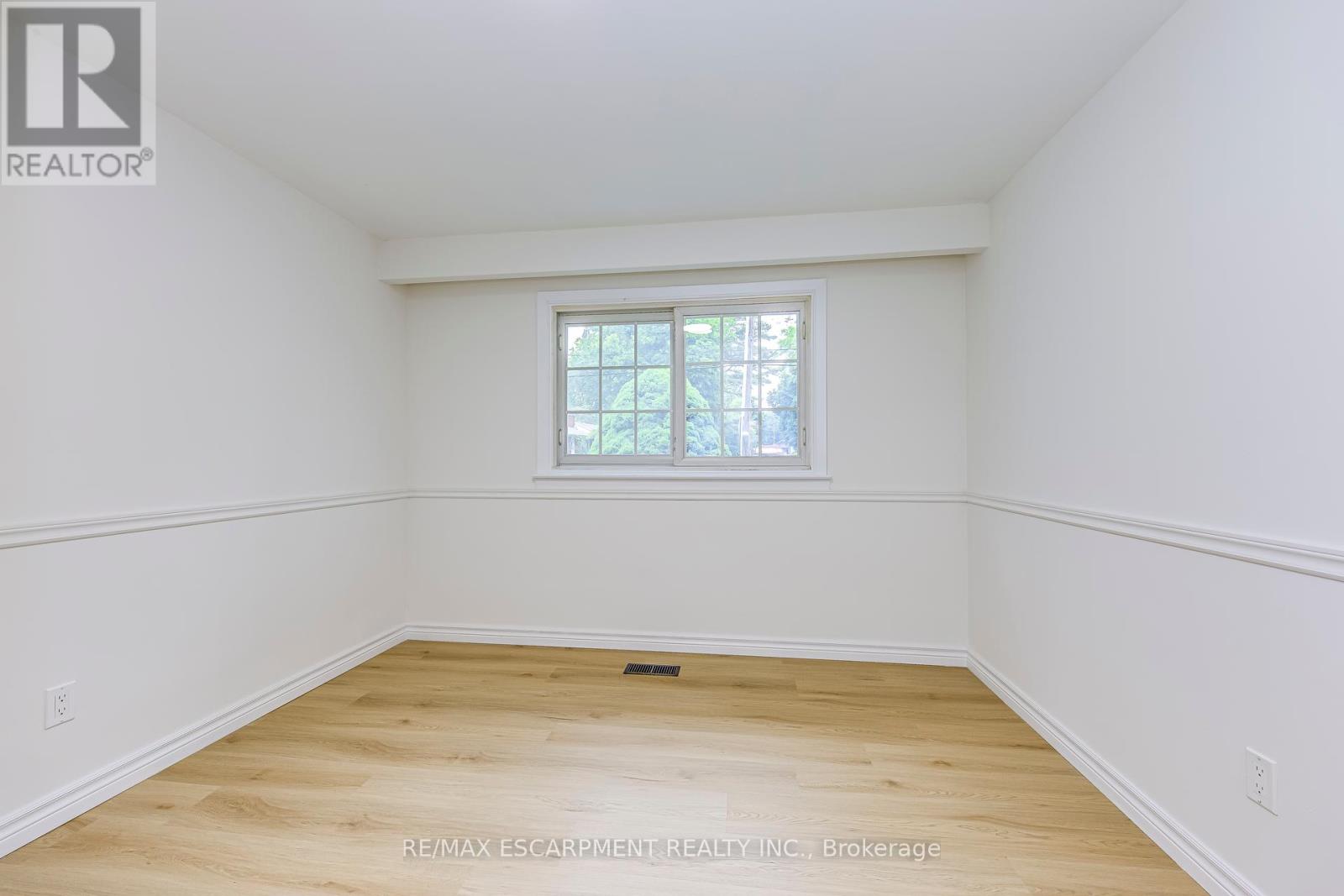 564 Dynes Road, Burlington, Ontario  L7N 2V2 - Photo 14 - W12210262