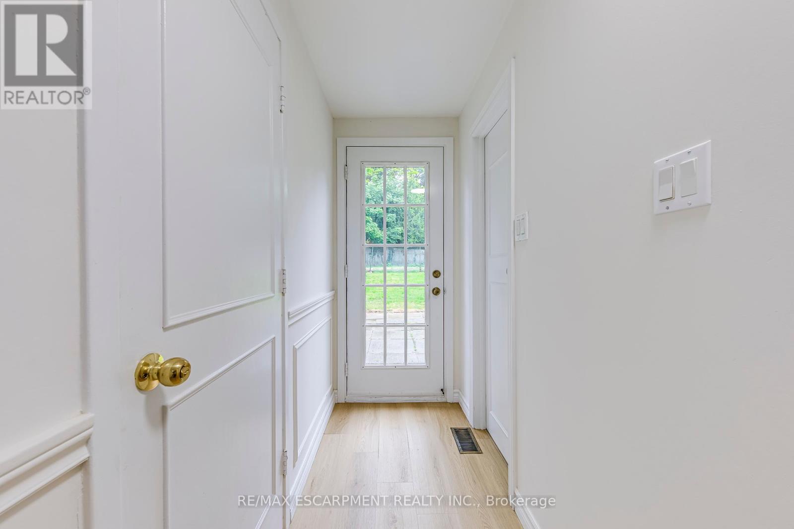 564 Dynes Road, Burlington, Ontario  L7N 2V2 - Photo 17 - W12210262