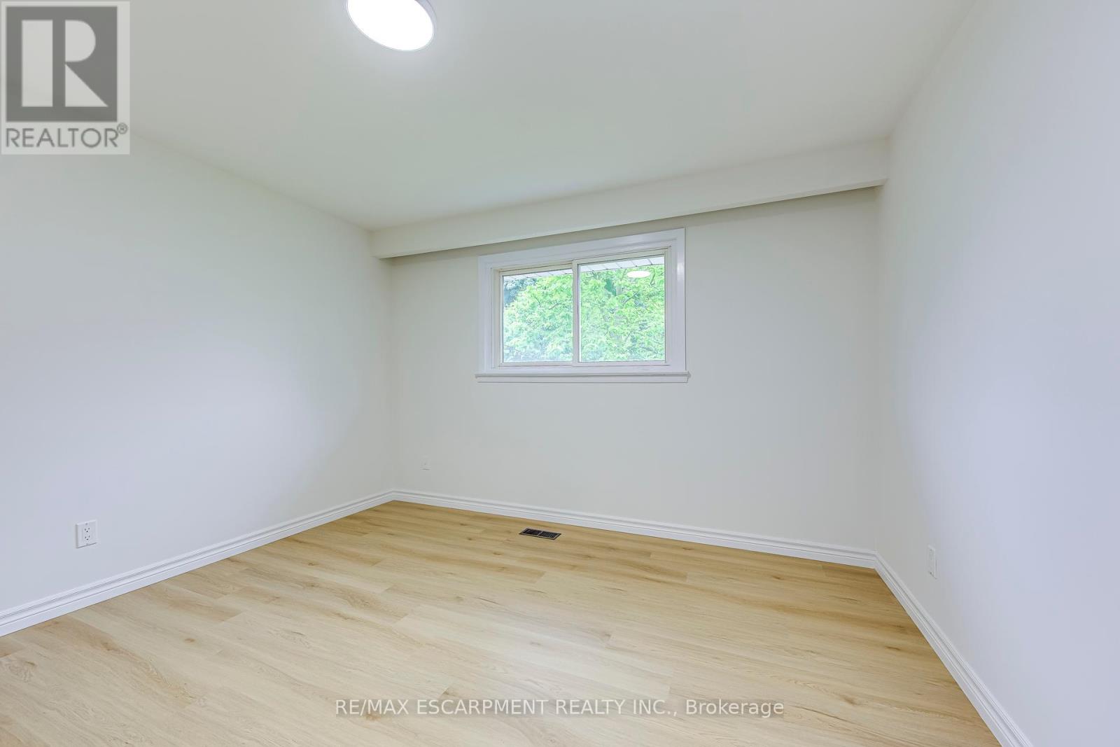 564 Dynes Road, Burlington, Ontario  L7N 2V2 - Photo 19 - W12210262