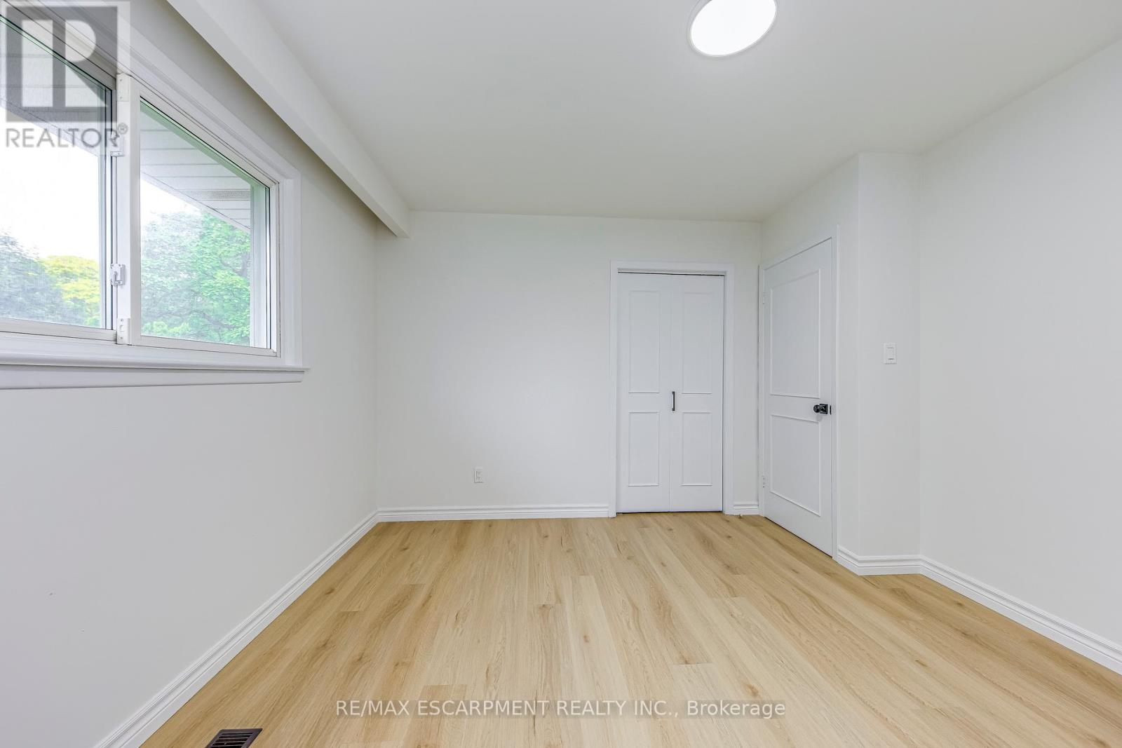 564 Dynes Road, Burlington, Ontario  L7N 2V2 - Photo 21 - W12210262
