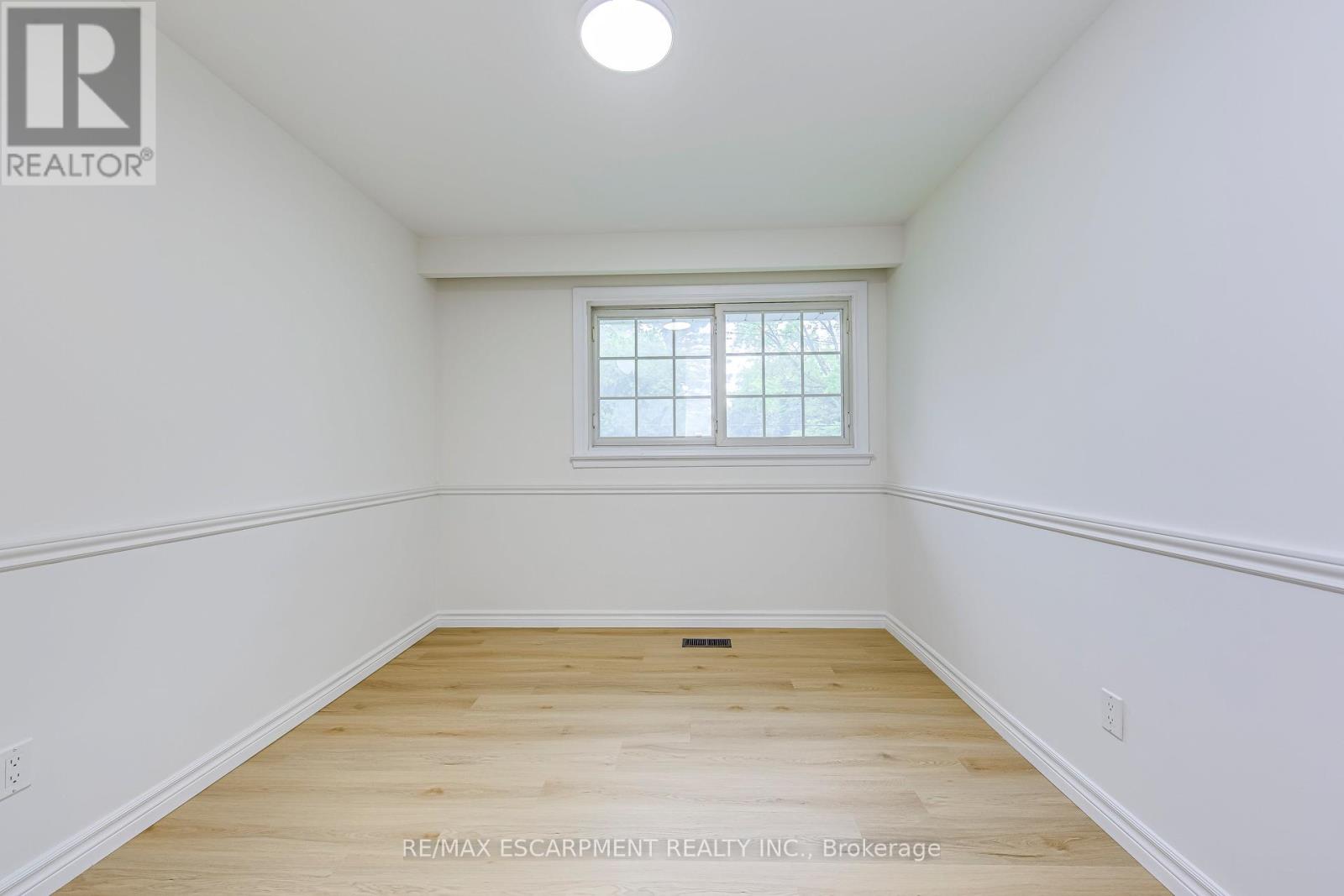 564 Dynes Road, Burlington, Ontario  L7N 2V2 - Photo 24 - W12210262