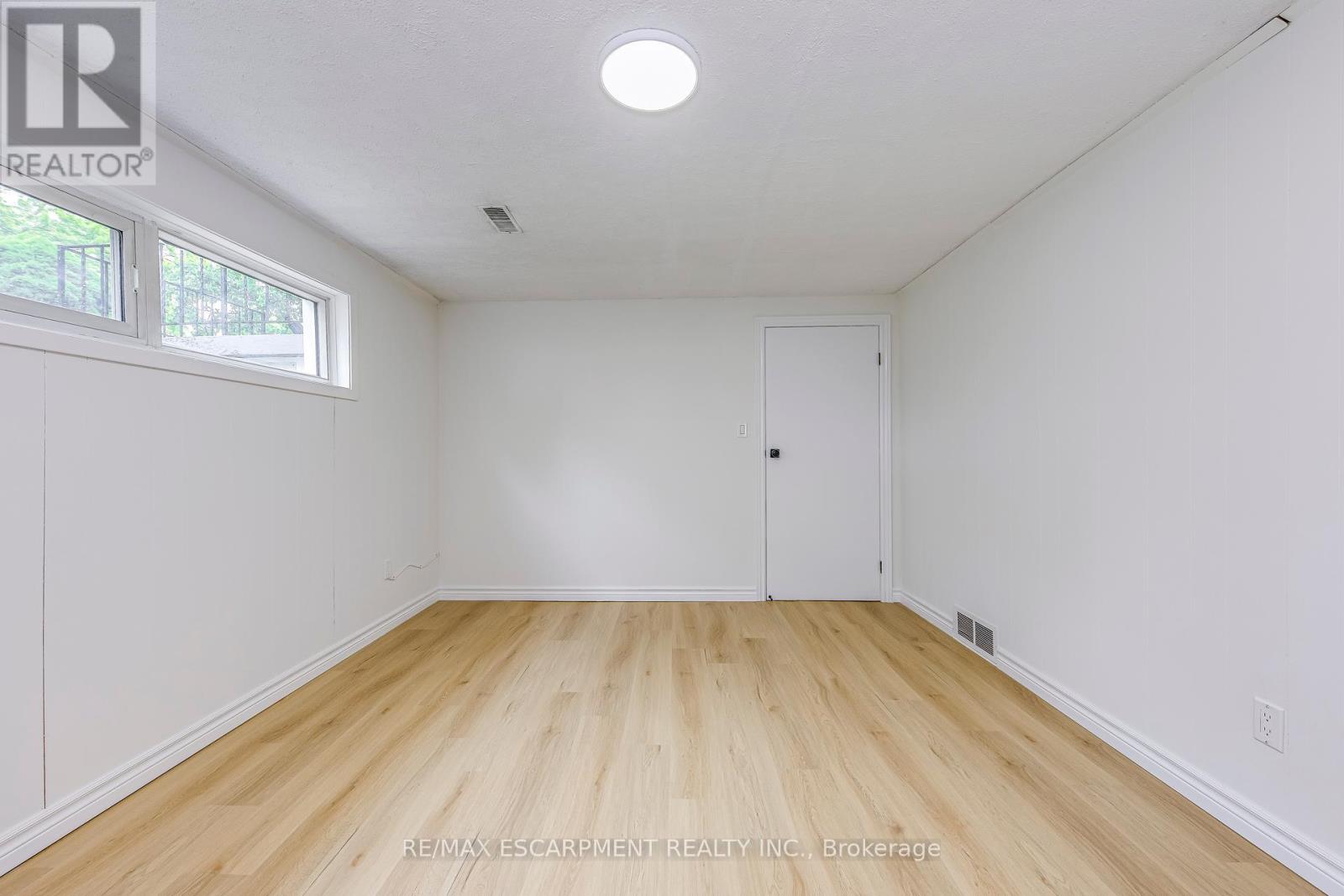 564 Dynes Road, Burlington, Ontario  L7N 2V2 - Photo 30 - W12210262