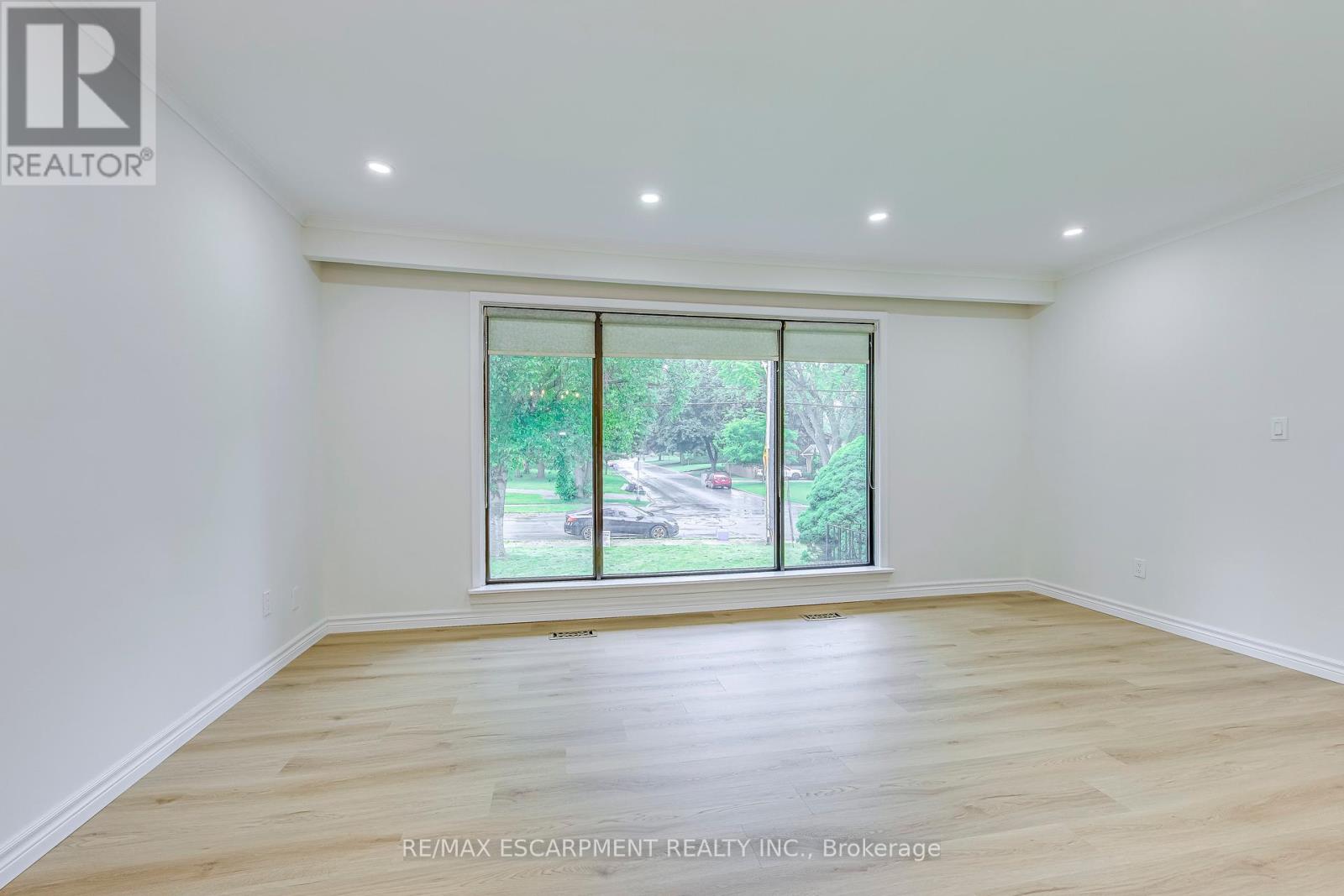 564 Dynes Road, Burlington, Ontario  L7N 2V2 - Photo 6 - W12210262