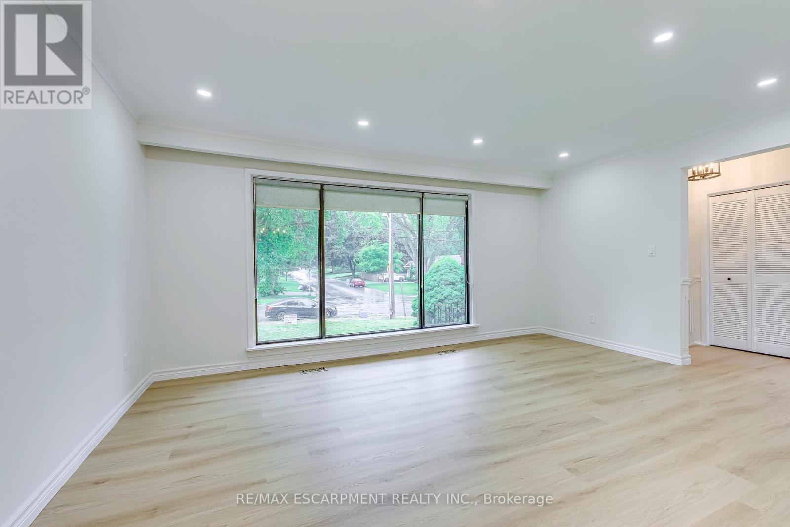 564 Dynes Road, Burlington, Ontario  L7N 2V2 - Photo 7 - W12210262