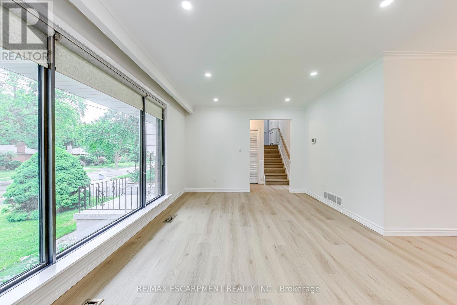 564 Dynes Road, Burlington, Ontario  L7N 2V2 - Photo 8 - W12210262