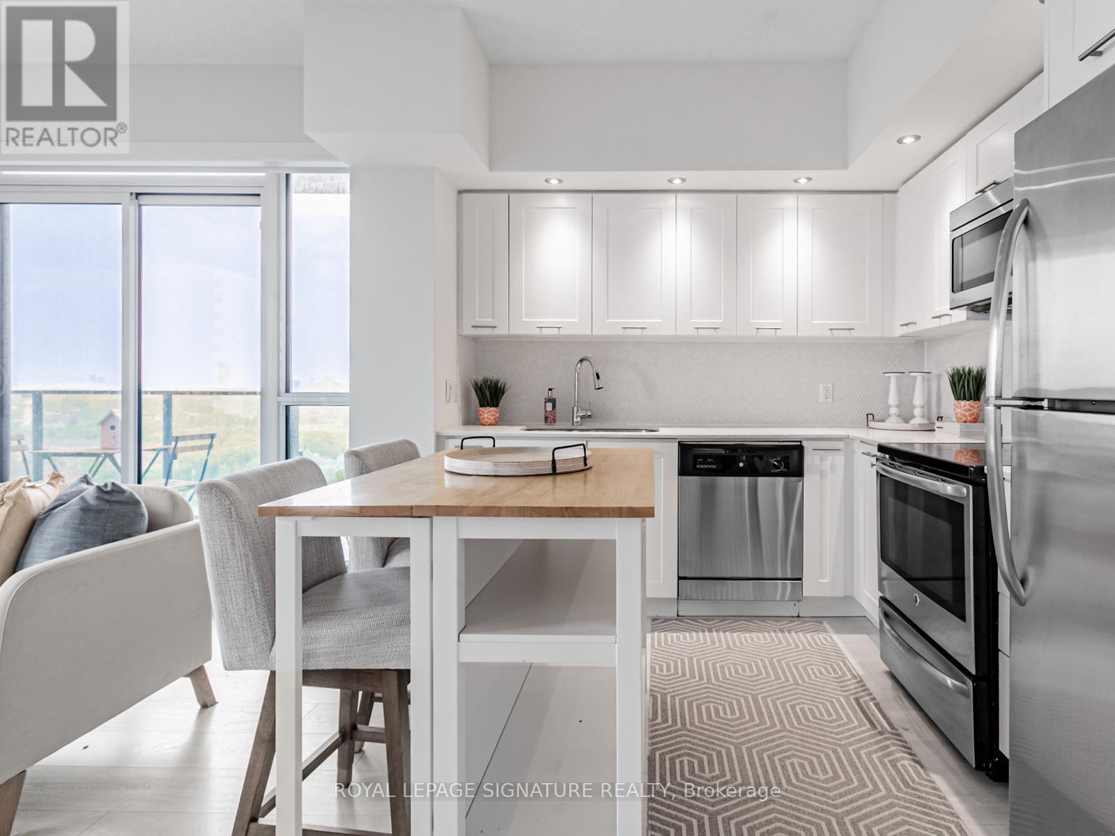 1802 - 2220 Lakeshore Boulevard W, Toronto, Ontario  M8V 0C1 - Photo 4 - W12210267