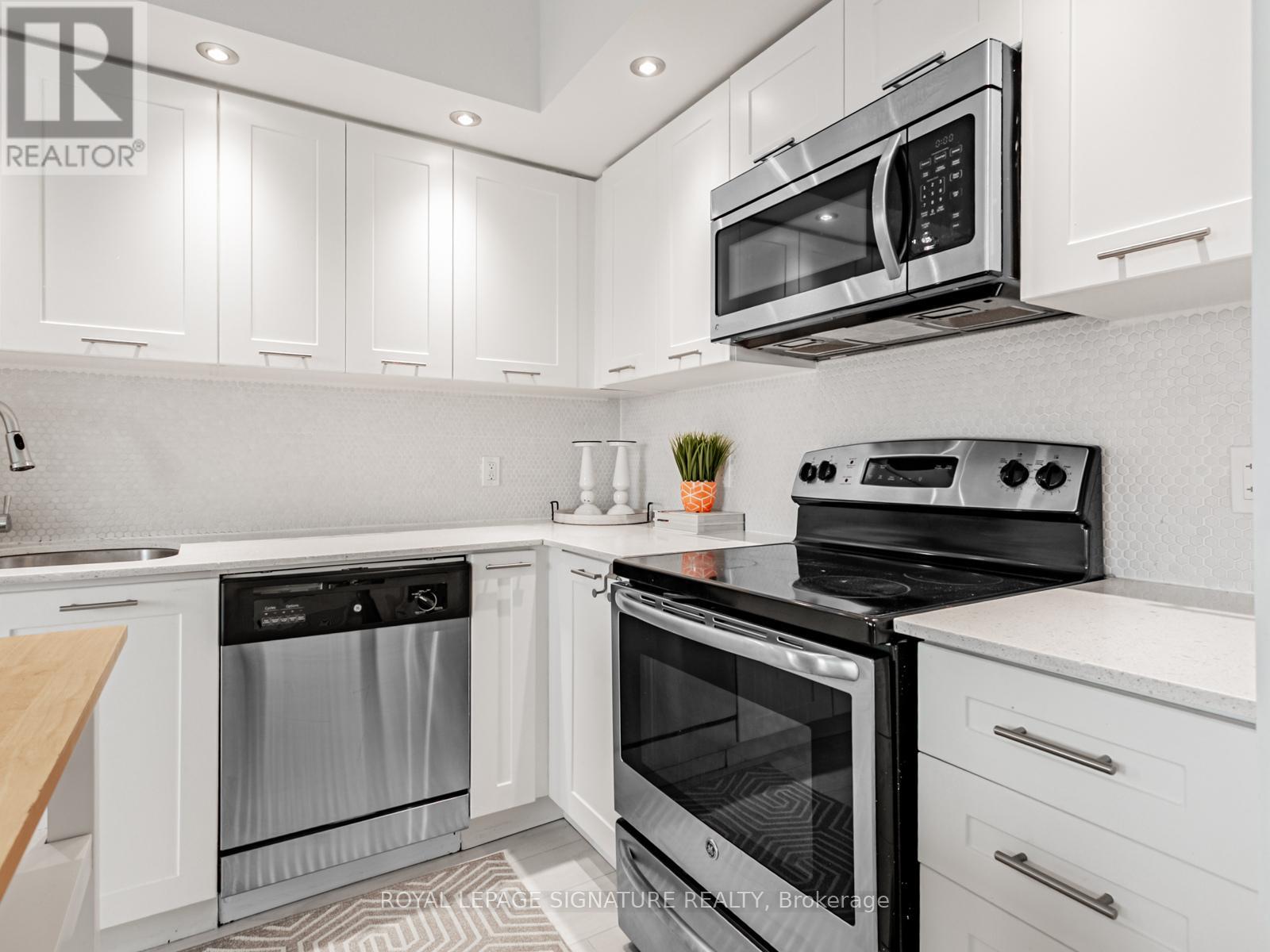 1802 - 2220 Lakeshore Boulevard W, Toronto, Ontario  M8V 0C1 - Photo 5 - W12210267
